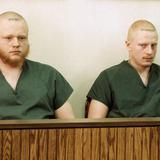 Resentencian hermanos condenados por el asesinato de sus padres y su hermano en 1995