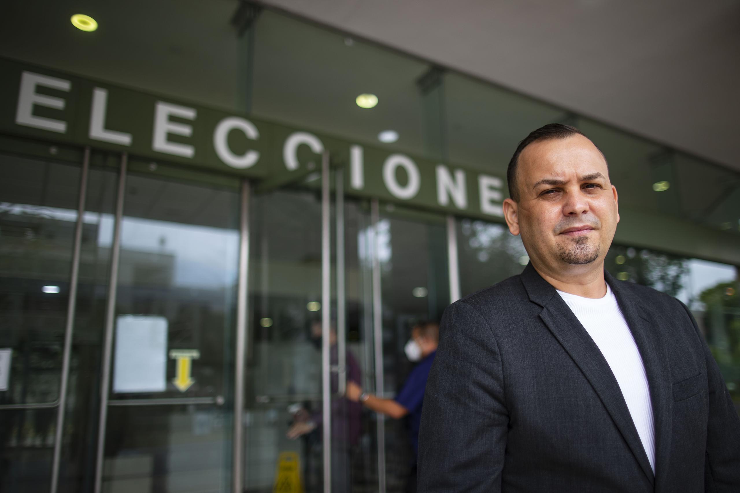Héctor Joaquín Sánchez Álvarez fue subsecretario del Departamento de Transportación y Obras Públicas, subsecretario del Departamento de Educación y comisionado electoral del Partido Nuevo Progresista previo a irse al sector privado.