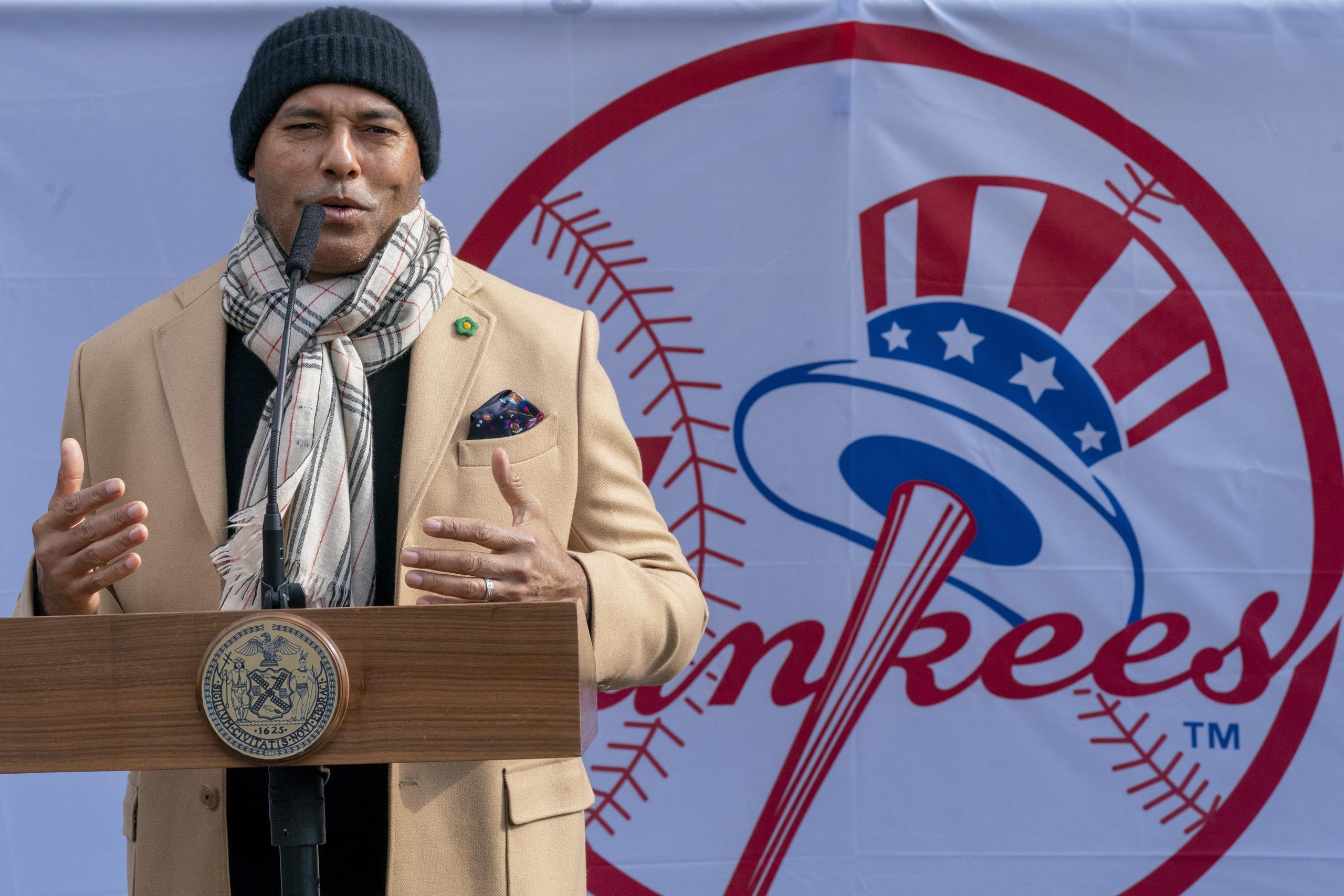El exlanzador panameño Mariano Rivera, que jugó con los Yankees toda su carrera profesional, se sumó a la iniciativa para apoyar a la comunidad latina "como hicieron ellos conmigo en el pasado". 