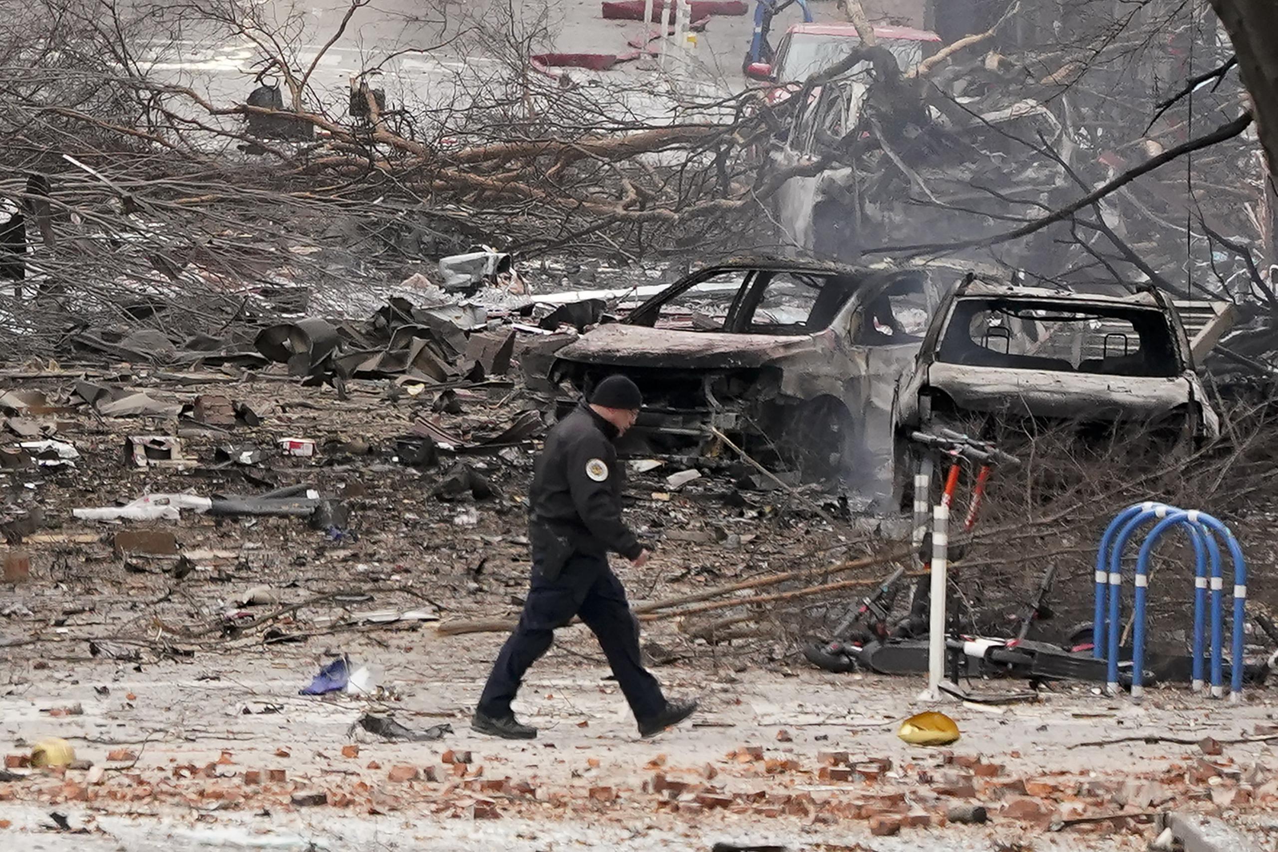Antes de la explosión, del interior del vehículo se escuchó una grabación que advertía que pronto estallaría una bomba.