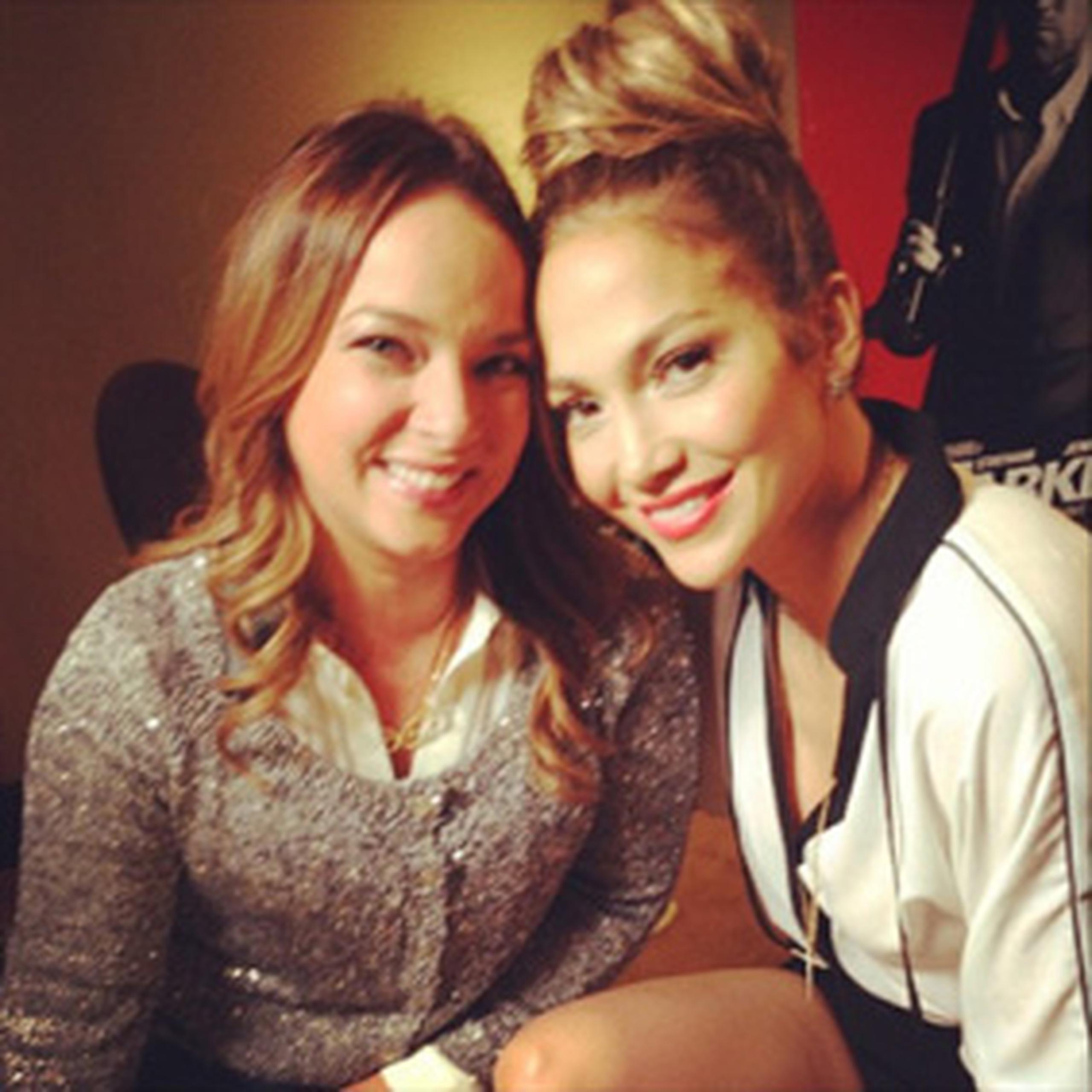 Adamari López y Jennifer López compartieron en Telemundo, en Miami. (Instagram)