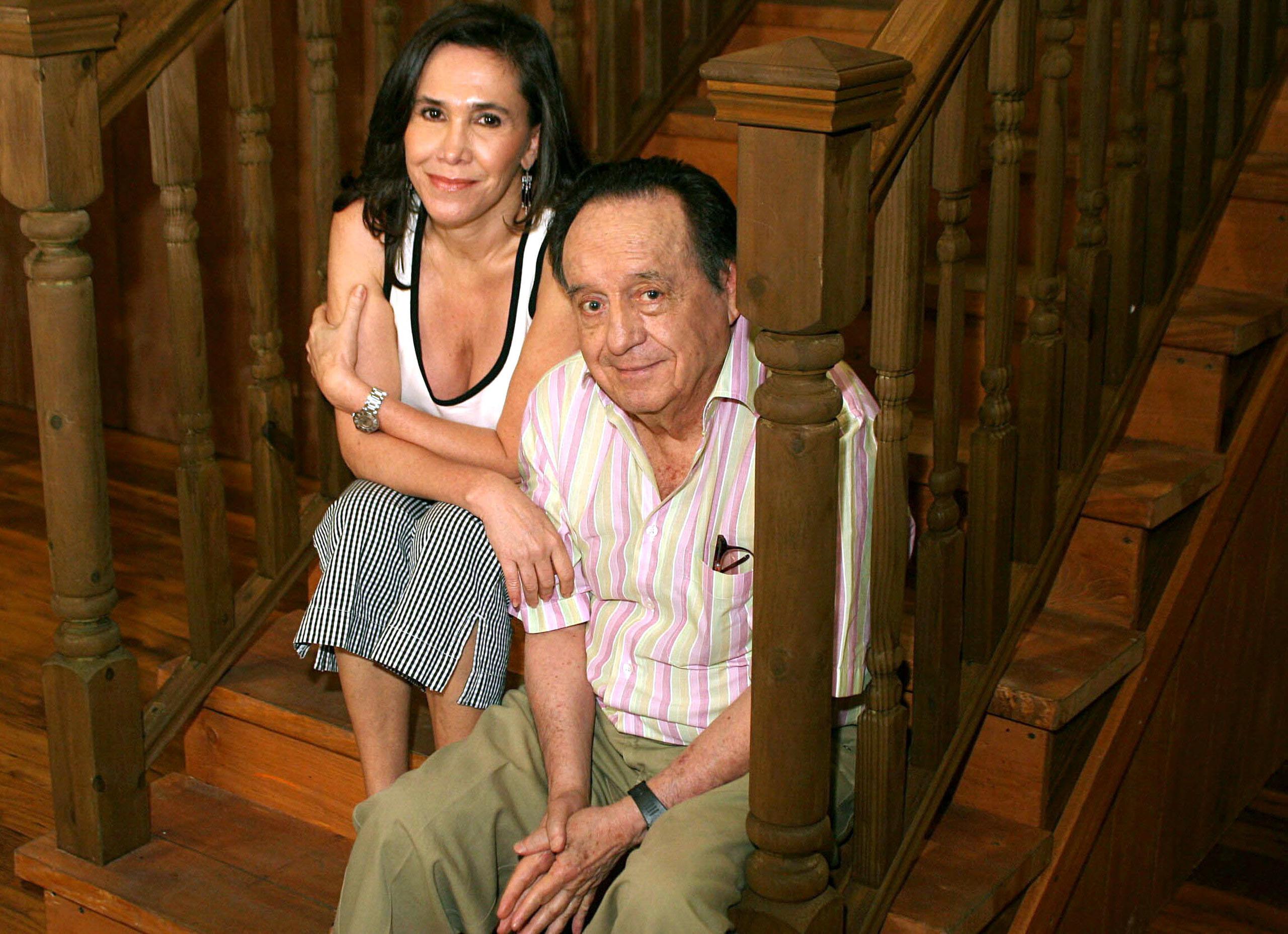 El matrimonio de actores mexicanos Roberto Gómez Bolaños y Florinda Meza durante la promoción del libro "El diario del Chavo del ocho" en Miami el 23 de septiembre de 2005.