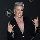 La cantante Pink donará libros prohibidos durante su concierto en Florida