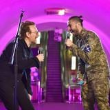 Bono da “concierto por la paz” en estación del metro de Kiev