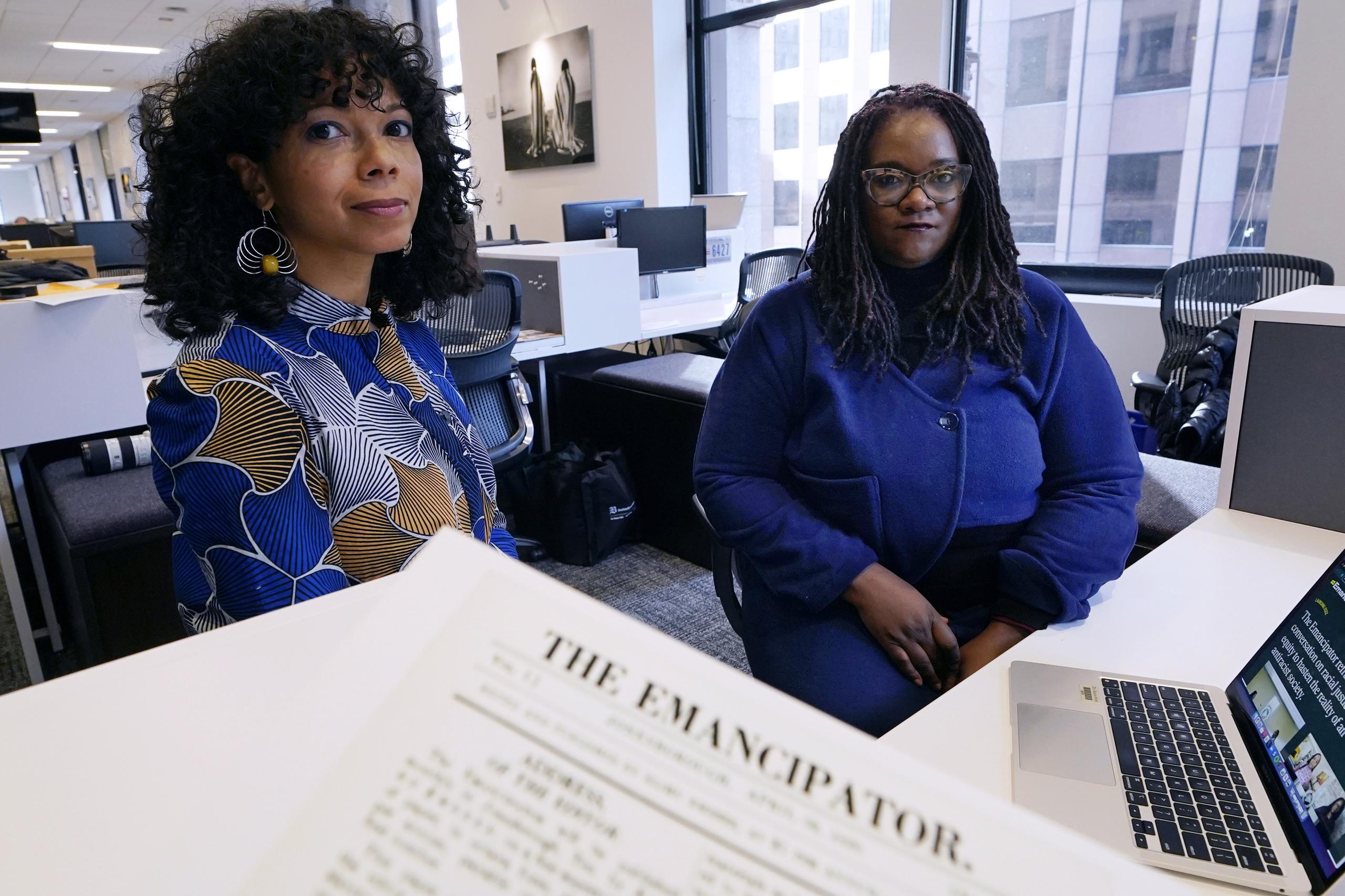 Amber Payne, izquierda, y Deborah Douglas, en la derecha, son las codirectoras de la nueva publicación online "The Emancipator" (El emancipador), que estará disponible en la sección de opinión del diario Boston Globe.