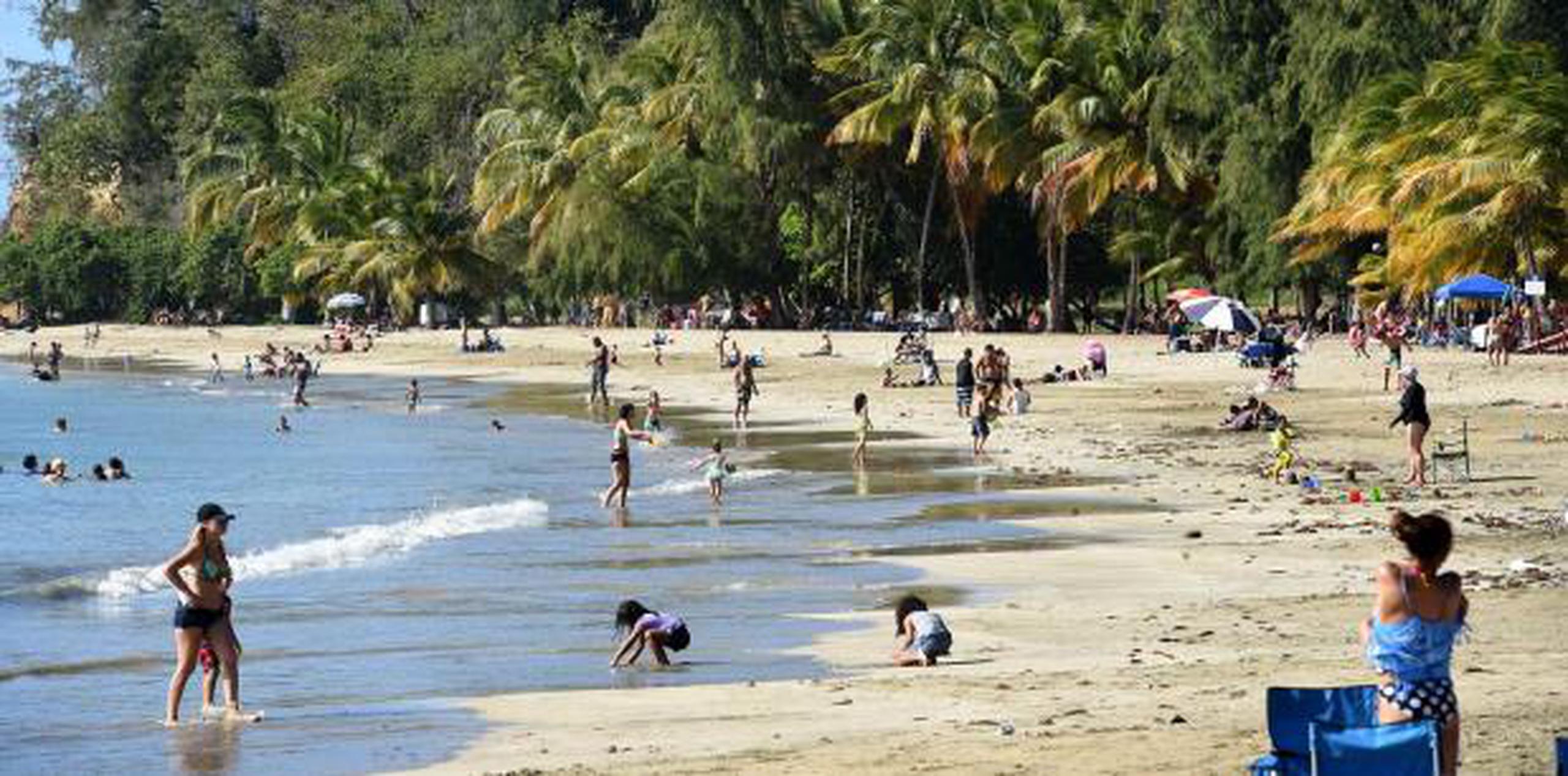 La playa se encontraba cerrada al público debido a los trabajos de limpieza y rehabilitación luego del paso del huracán María.  (Archivo 2016)