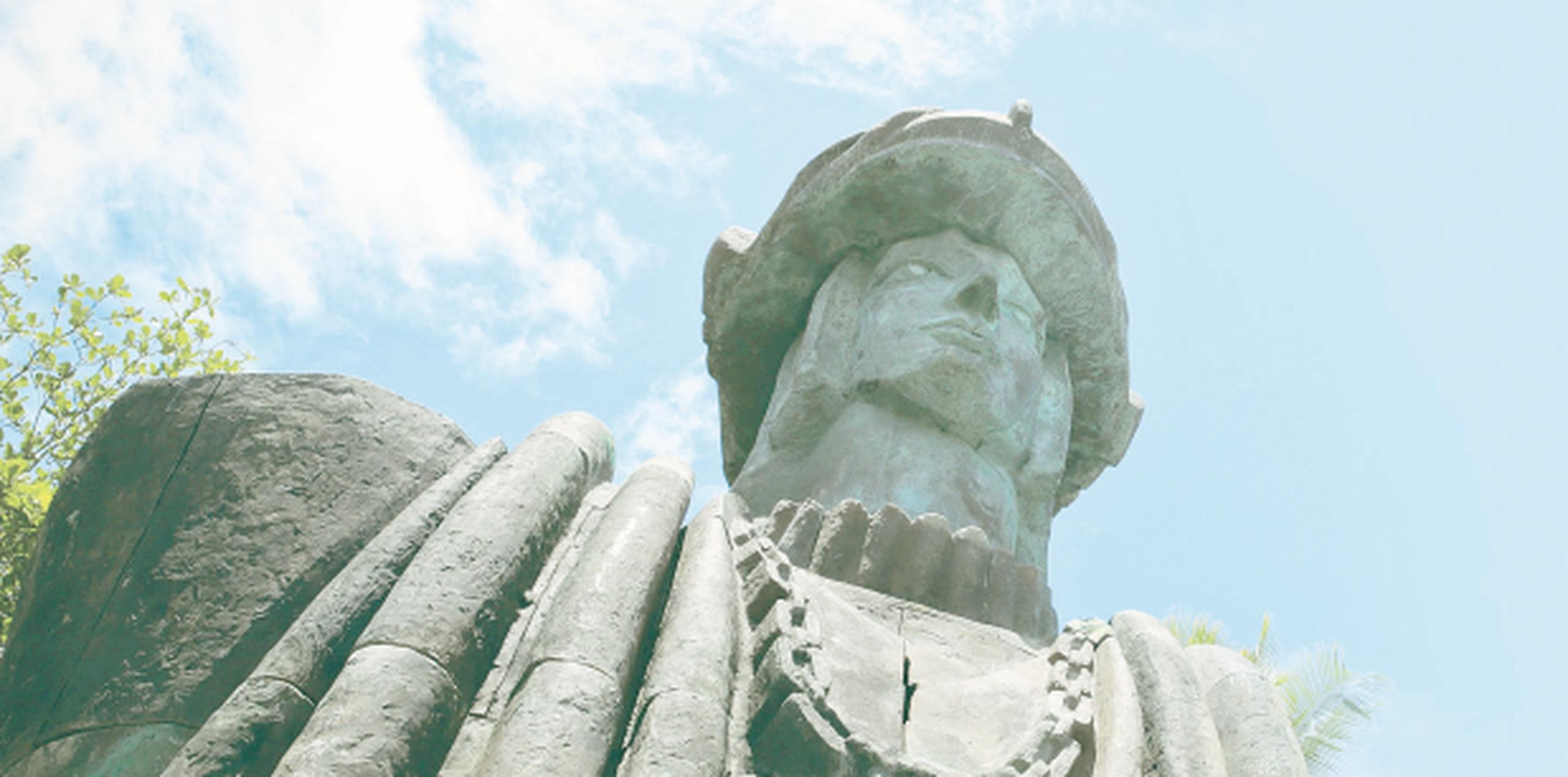 Son 15 negocios nuevos que, según el alcalde Carlos Molina, se han establecido en Islote  gracias a la estatua de Cristóbal Colón. (wandaliz.vega@gfrmedia.com)
