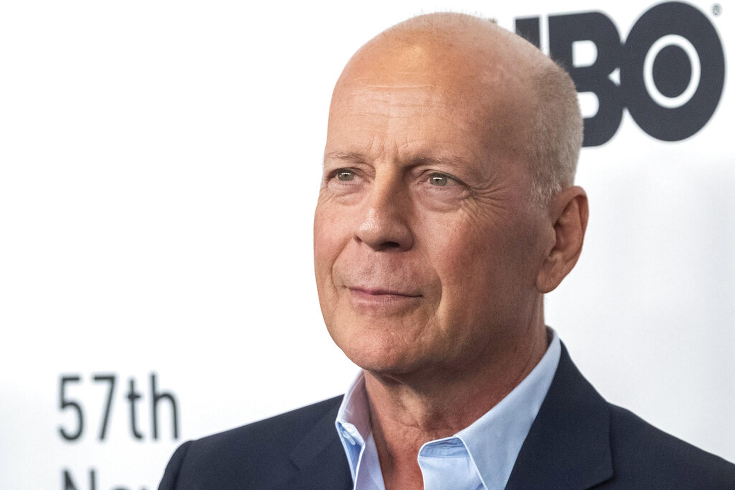 ARCHVO - Bruce Willis en una premiere en Nueva York el 11 de octubre de 2019. Un año después de anunciar que se retiraría de la actuación por padecer afasia, la familia del actor de 67 años dijo en un comunicado que tiene un diagnóstico de demencia frontotemporal.  (Foto Charles Sykes/Invision/AP, archivo)
