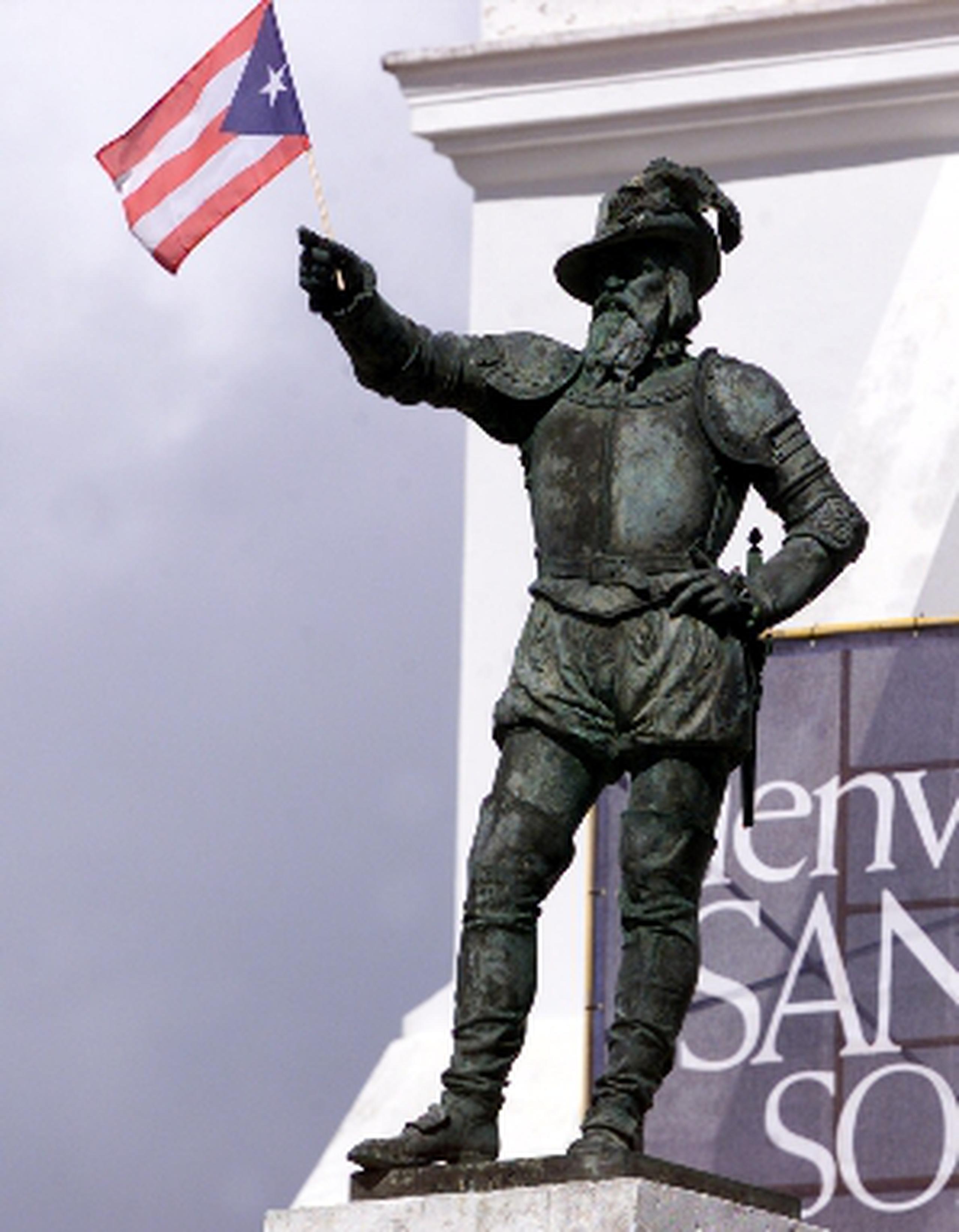 Estatua Juan Ponce de León, en la placita San José, Viejo San Juan (Archivo)