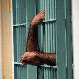 Encarcelan joven acusado de dos “carjackings” en Puerto Nuevo 