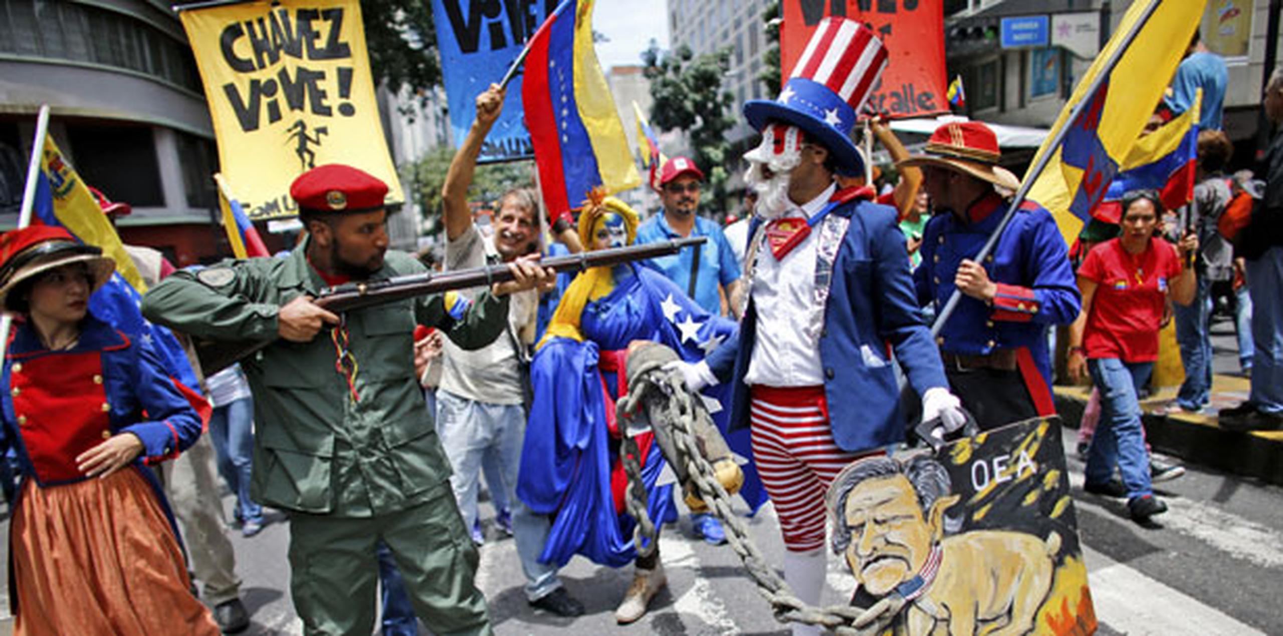 Los partidarios de Maduro, por su parte, prometen enfrentar cualquier agresión extranjera.  (AP)