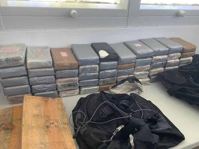 Supuesta droga encontrada en un almacén de la cárcel Las Cucharas en Ponce
