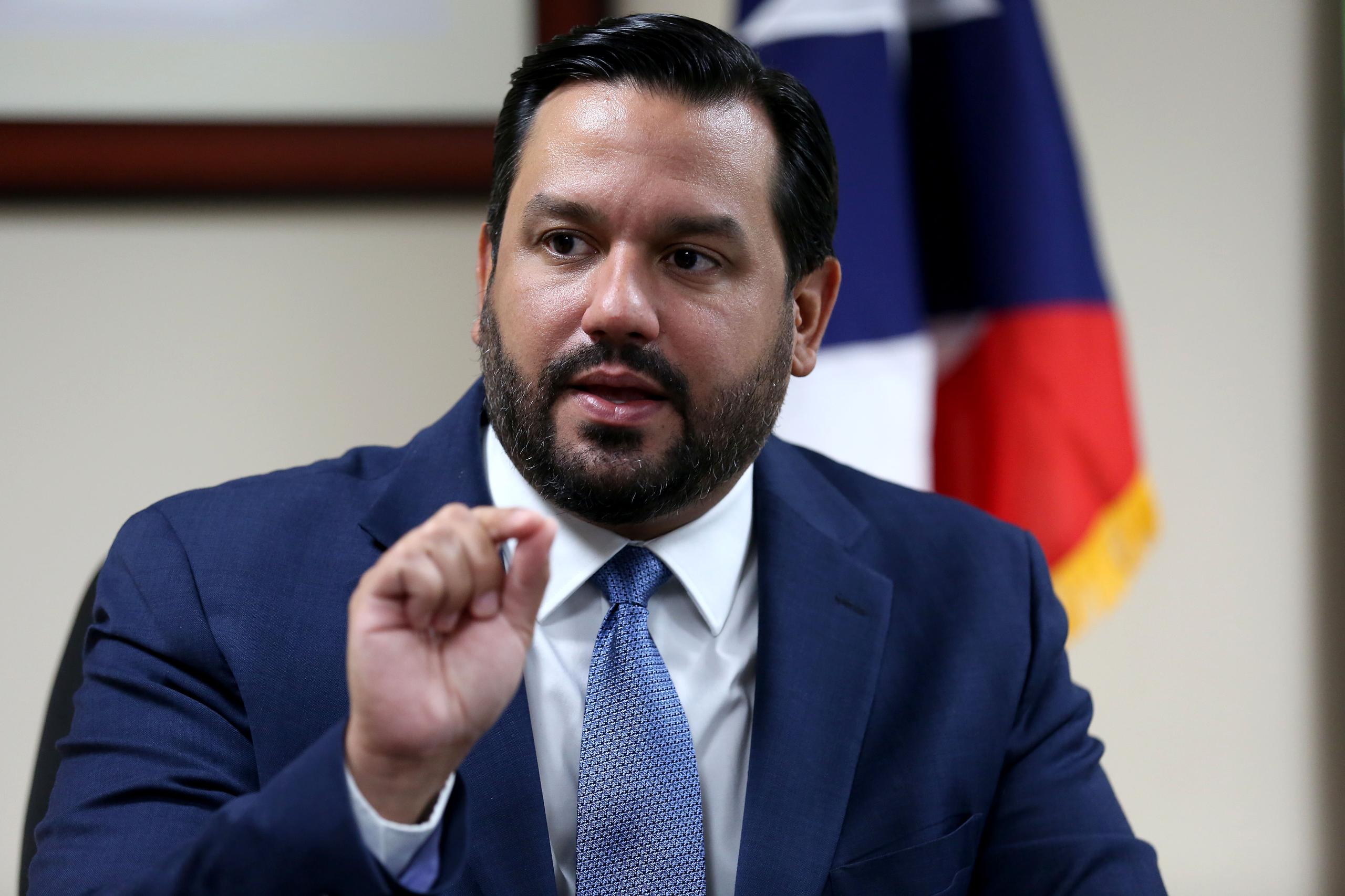 El secretario del Departamento de la Vivienda, William Rodríguez Rodríguez, sostuvo que ya se ha hecho público que el Departamento de Energía federal tendrá $1,000 millones para un programa con el que espera impactar a unas 40,000 familias en Puerto Rico.