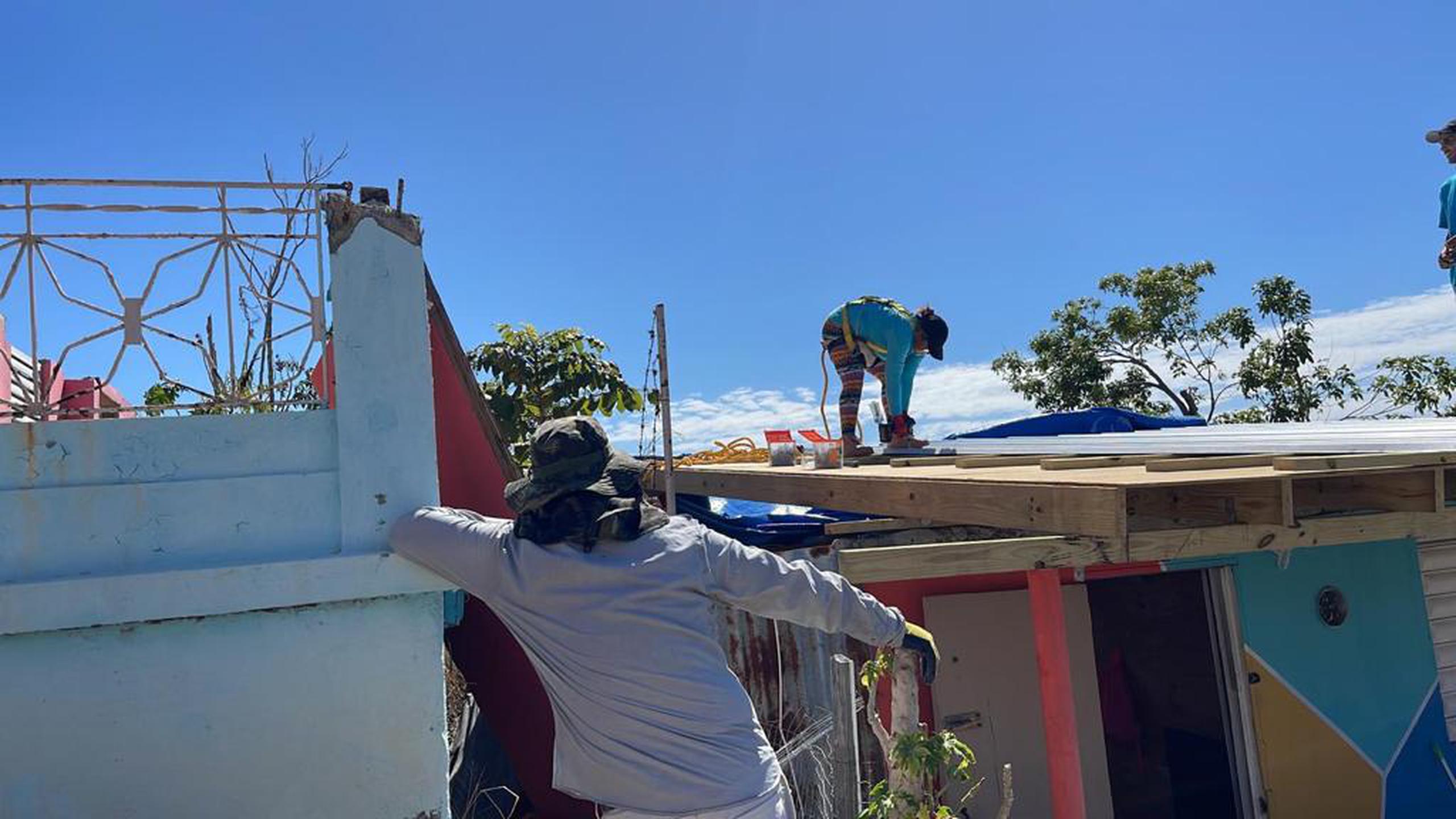 El programa Adopta un techo, de la organización sin fines de lucro Arte para unir, ha reparado 24 techos en siete meses.