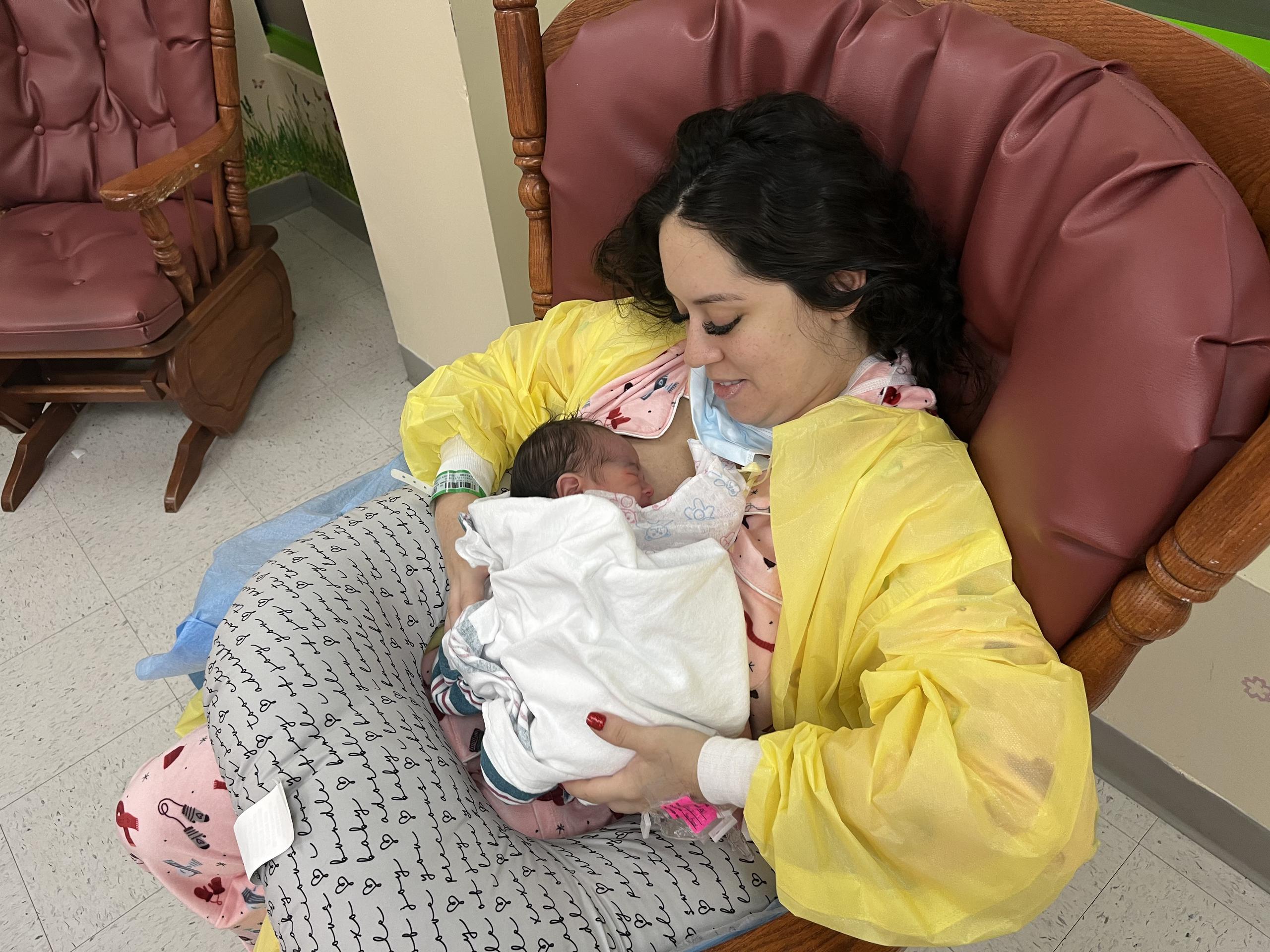 La joven Yanemis García Negrón dio a luz a Giana Antonella Maldonado García, en el Hospital Universitario de Adultos en el Centro Médico de Río Piedras, hoy 1 de enero de 2023 a la 1:46 a.m.