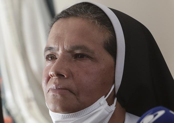 La monja colombiana Gloria Cecilia Narváez, que estuvo cautiva casi cinco años en poder de al-Qaida. (AP Foto/Ivan Valencia)