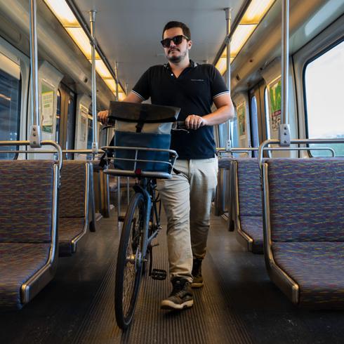 ¡Por fin! Ya se pueden llevar bicicletas y ‘scooters’ en el tren