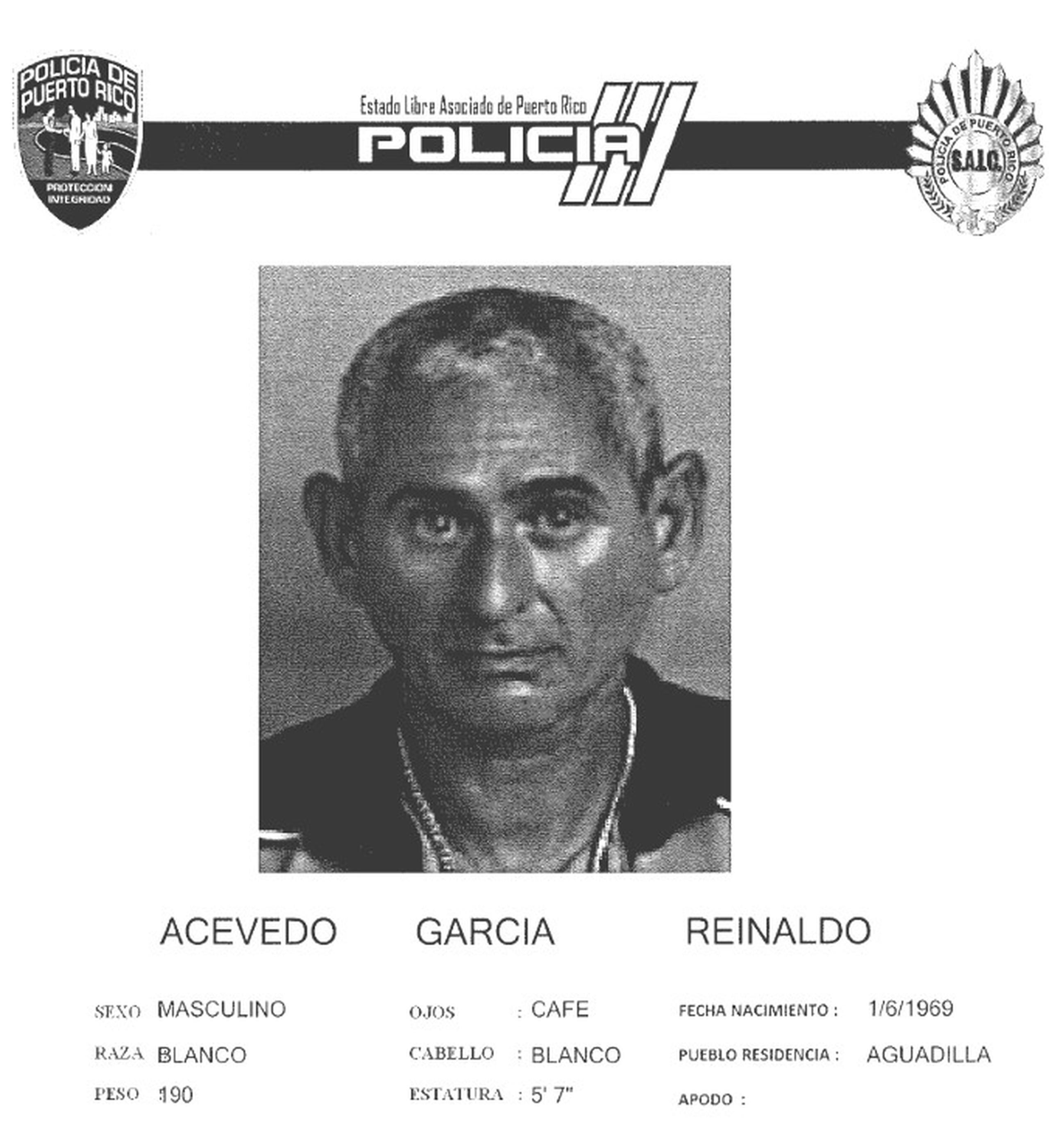 Reinaldo Acevedo García fue acusado junto a su padre por varios delitos tras agredir a un hombre con un tubo y robarle sus pertenencias.