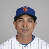 Luis Rojas destaca sus lazos familiares al ser presentado como manager de los Mets 