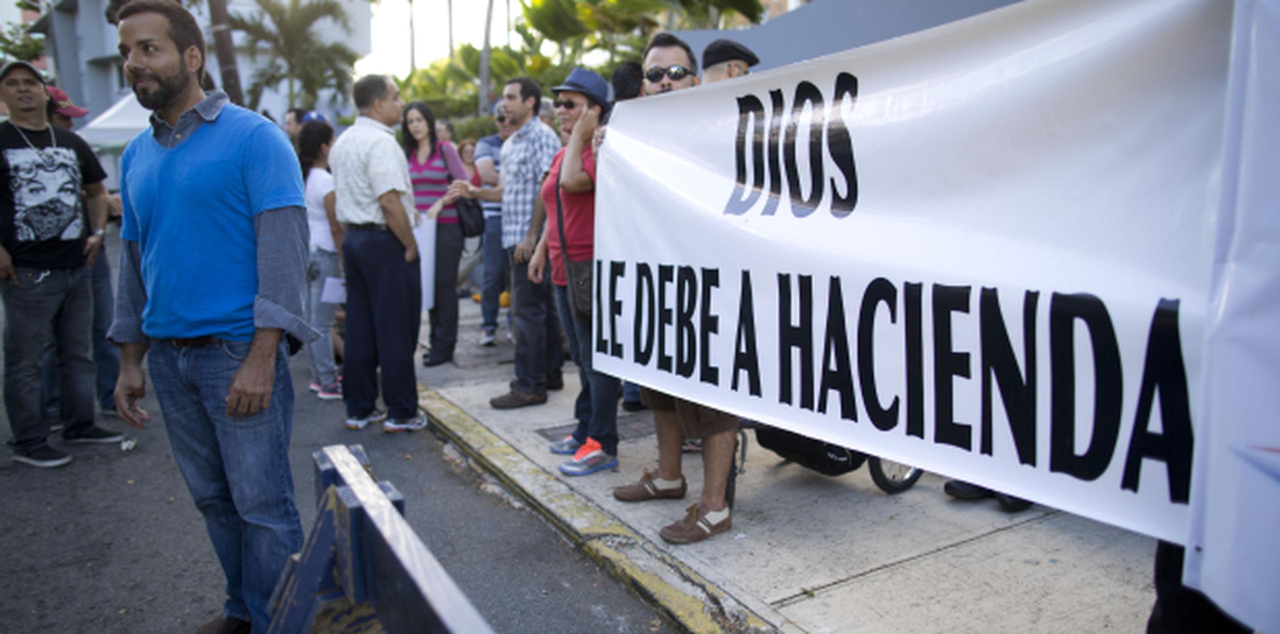 El portavoz del colectivo Dios le debe a Hacienda, Amado Martínez,  indicó a Efe que en Puerto Rico hay más de 6,000 organizaciones que dicen llevar a cabo una actividad de naturaleza religiosa y que se benefician de exenciones fiscales. (Archivo)