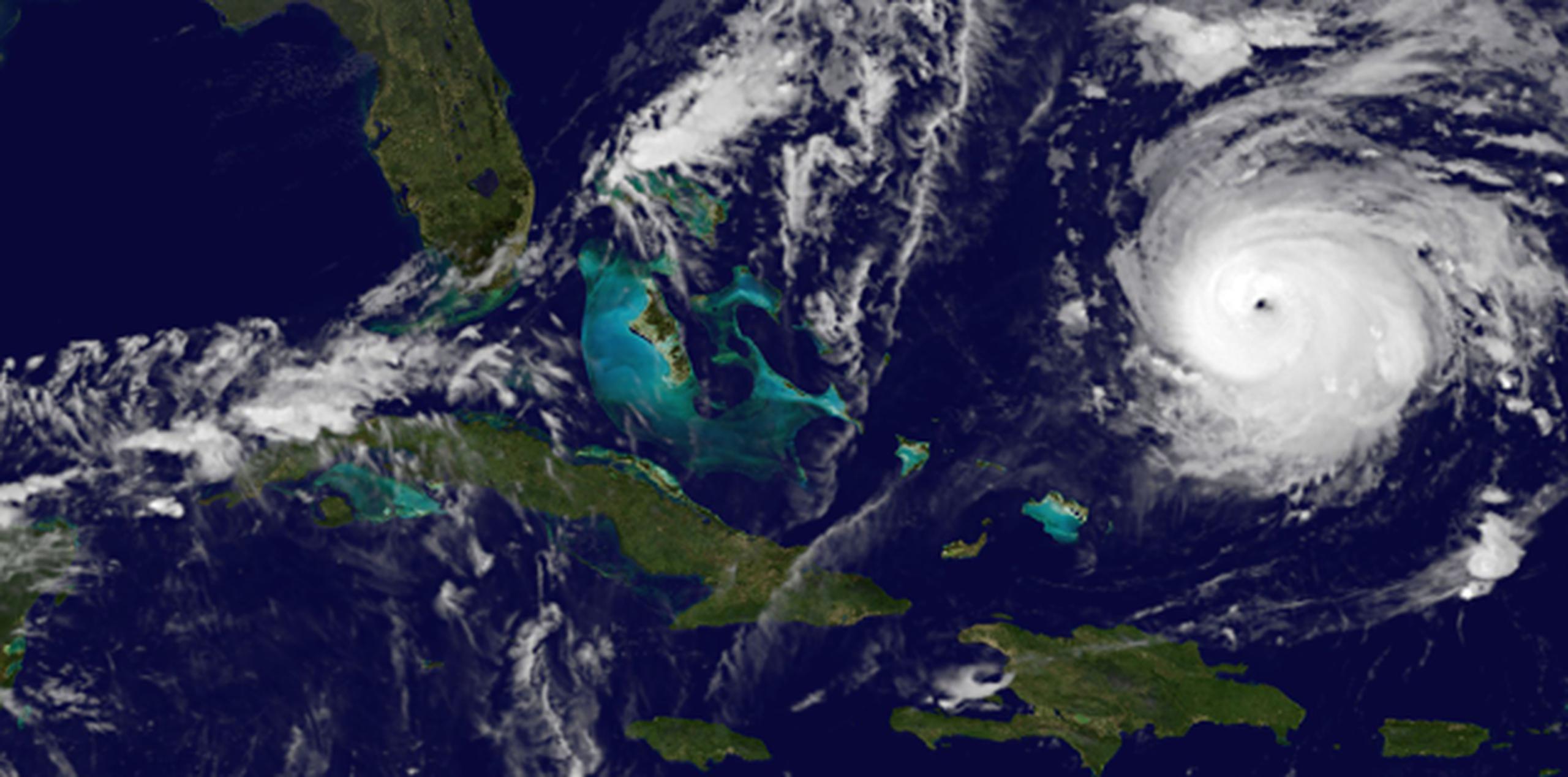 El Centro Nacional de Huracanes de Miami señaló que Gonzalo había recuperado la categoría 4 el jueves de madrugada por segunda vez en dos días, en los que su intensidad ha ido variando. (AP)