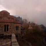 Más de 600 bomberos combaten varios incendios forestales en Grecia