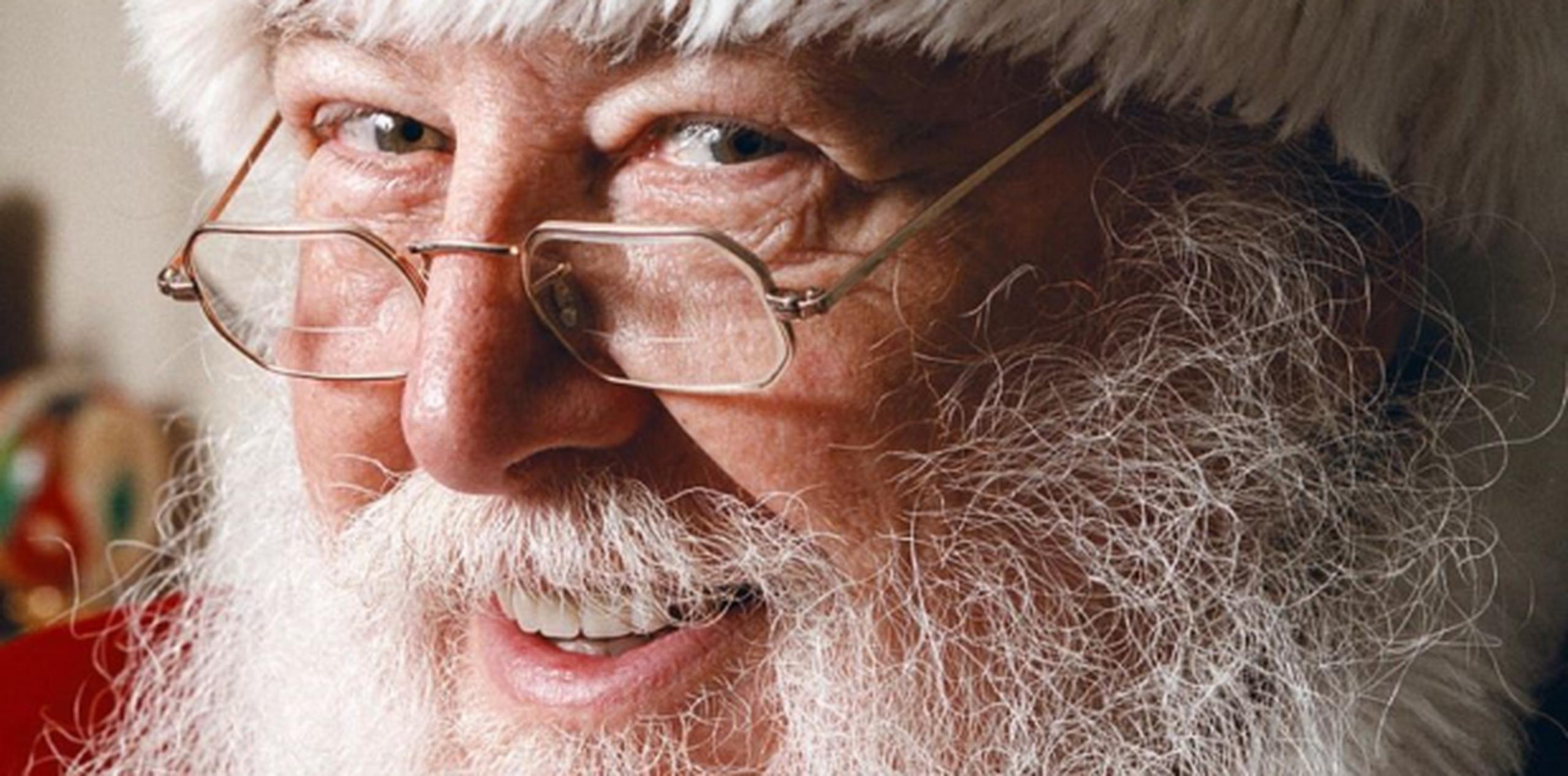 Ya Santa salió de su casa en Polo Norte a repartir regalos por el mundo. (Archivo)