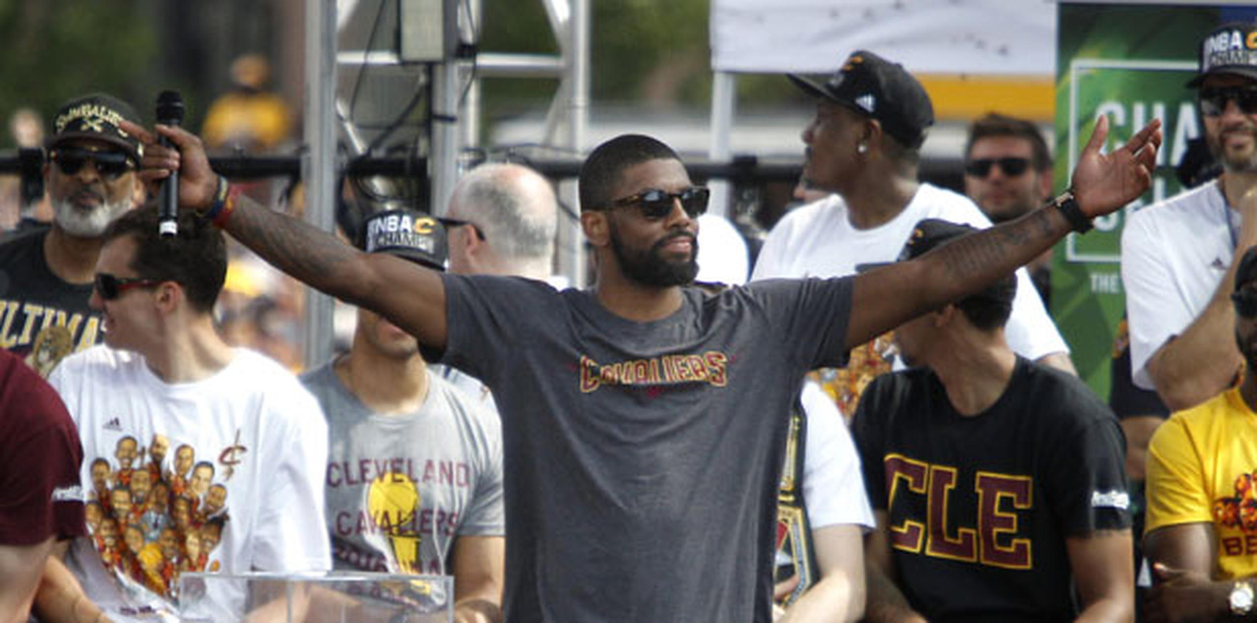 De acuerdo a una fuente del reportero de ESPN Marc Stein, será el jugador de los Cavaliers de Cleveland Kyrie Irving quien complete el llamado “Dream Team”. (Archivo)