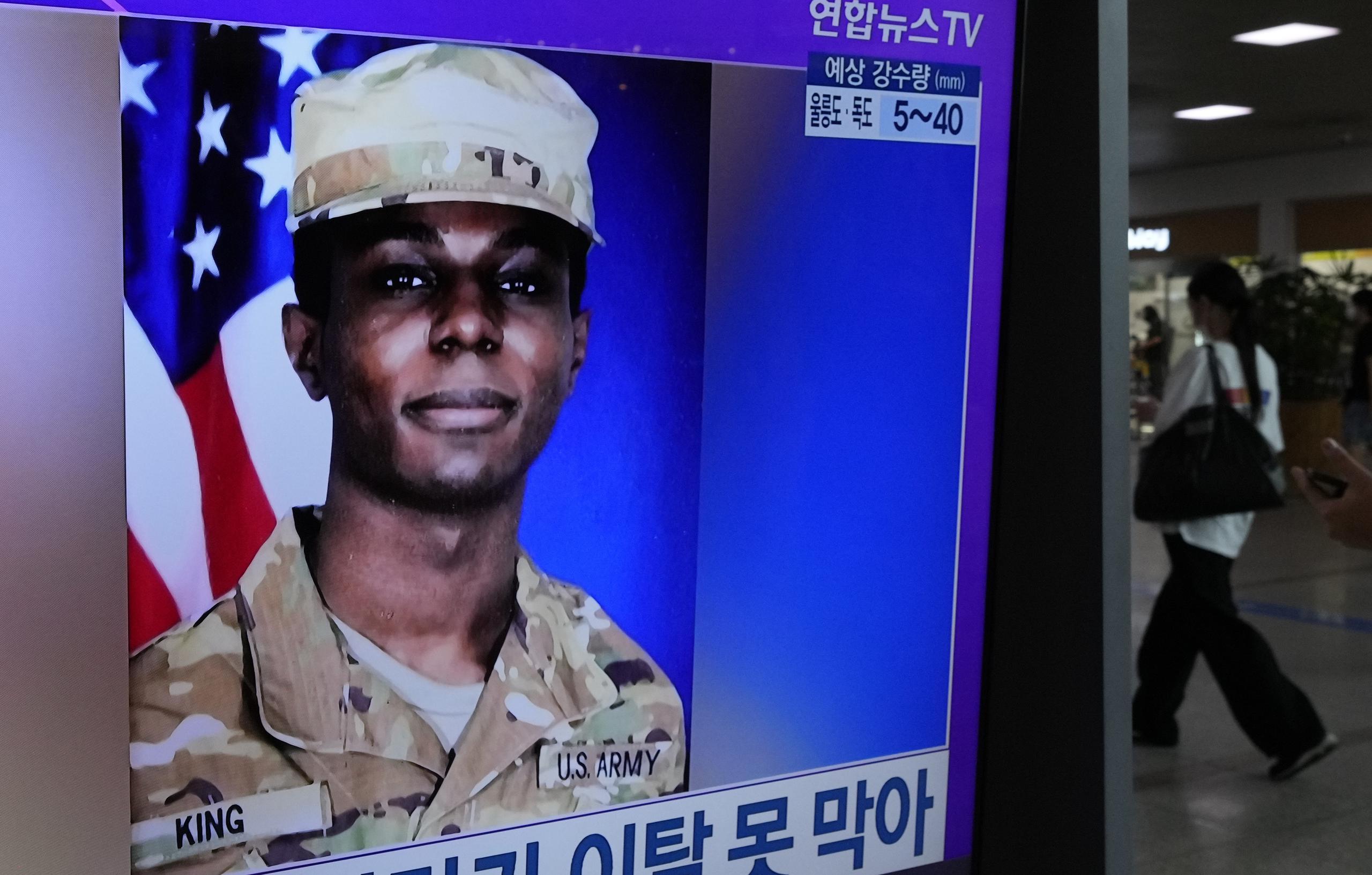 Travis King huyó a Corea del Norte el pasado 18 de julio tras burlar la seguridad de militares estadounidenses que lo trasladarían a Estados Unidos para enfrentar medidas disciplinarias tras haber cumplido cárcel por seis meses en Seúl.