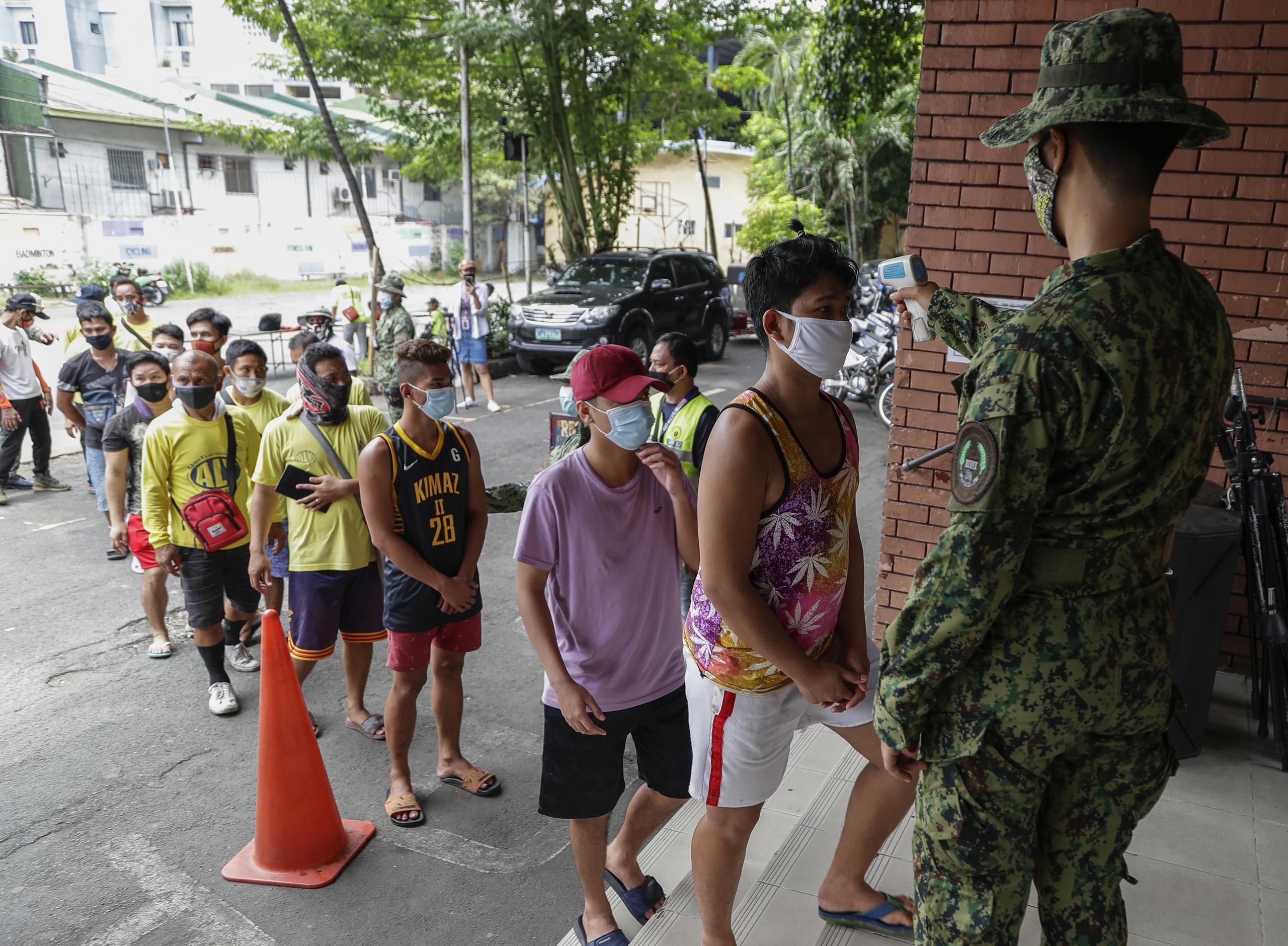 El presidente Rodrigo Duterte flexibilizó un severo confinamiento por el virus en Manila, la capital de más de 12 millones de habitantes, el 1 de junio.