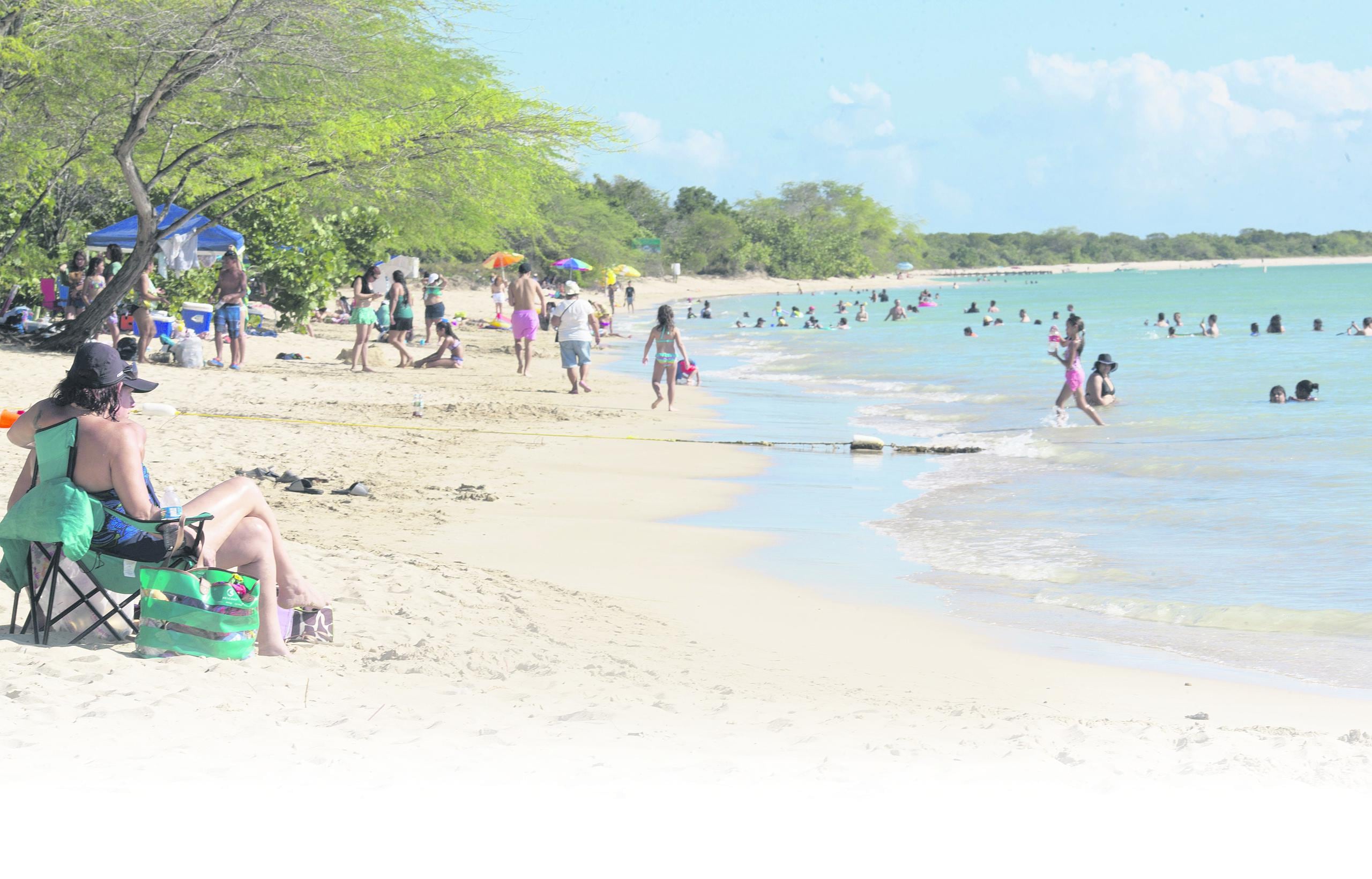 El alcalde de Cabo Rojo dijo que la iniciativa en las playas busca un regreso a la normalidad más organizado. En la foto, la playa Combate.
