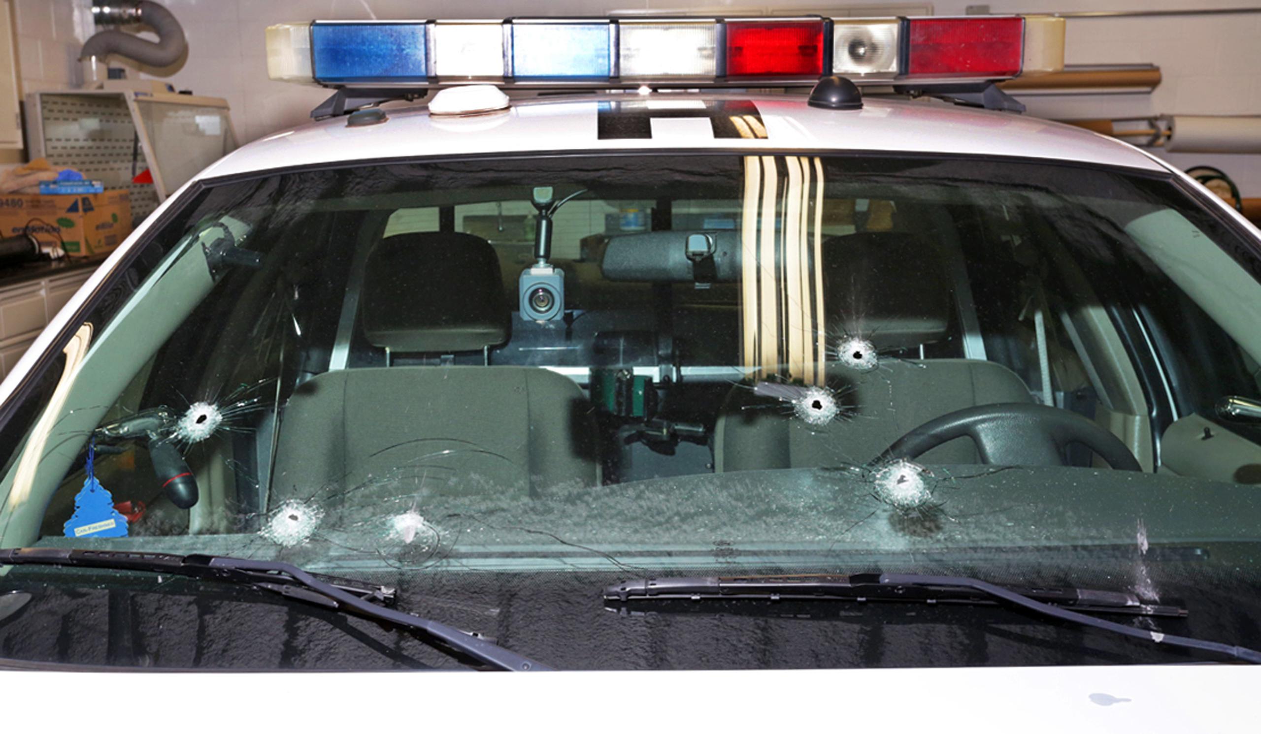 En otro incidente contra policías en días recientes, esta patrulla en Nevada fue tiroteada durante el fin de semana del 4 de julio. (AP)