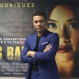 Actor boricua Ismael Cruz reclama no le quieren vender propiedades en Puerto Rico