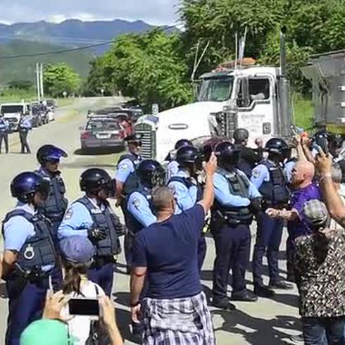 Arrestan manifestantes en Peñuelas