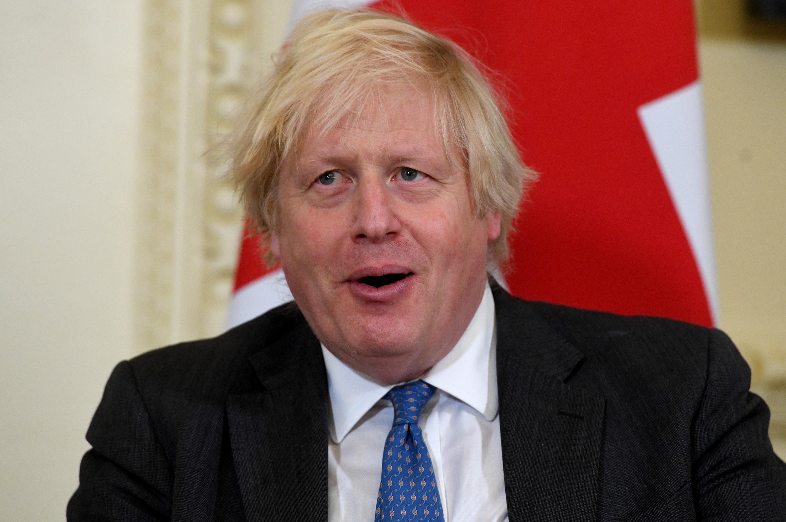 El primer ministro del Reino Unido, Boris Johnson, dijo que todavía hay esperanzas de que el presidente ruso, Vladímir Putin, “entre en razón” y proceda a una desescalada de la crisis ucraniana. (EFE/EPA/FACUNDO ARRIZABALAGA / POOL)