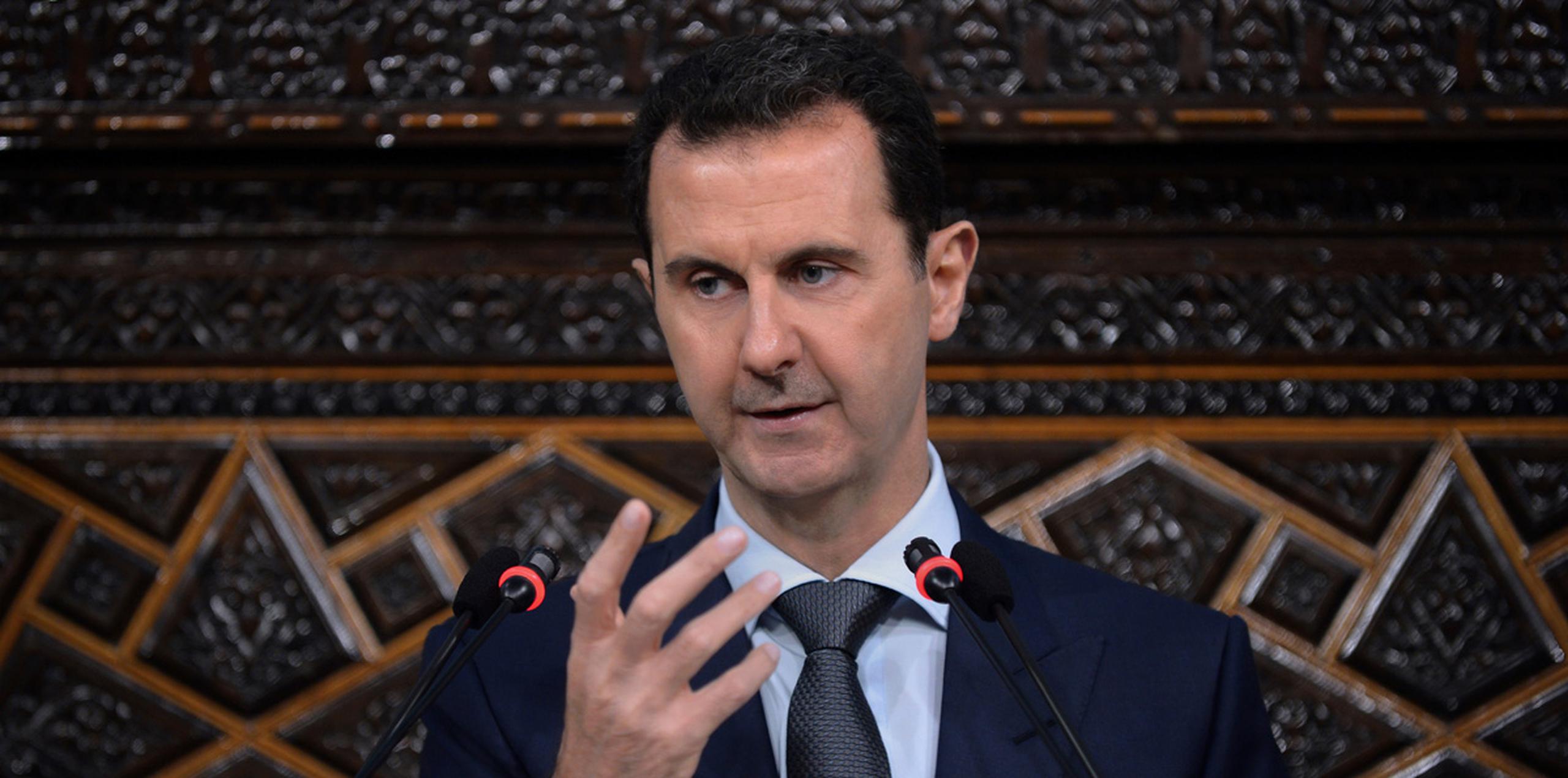 Una coalición liderada por Estados Unidos bombardea objetivos del grupo extremista Estado Islámico en Siria desde 2014, mientras que la fuerza aérea rusa ha atacado tanto a los grupos extremistas como a los rebeldes sirios para asistir a las fuerzas de Assad. (AP)