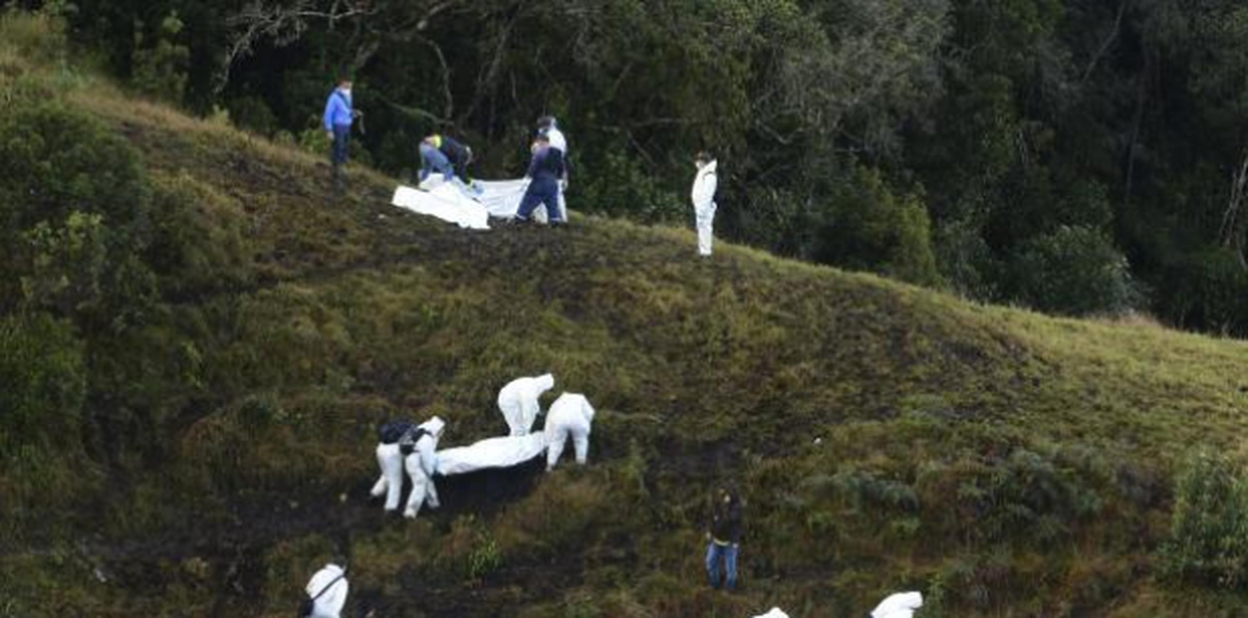 El avión de la compañía LaMia se estrelló contra la montaña a unas ocho millas del aeropuerto José María Córdova de Rionegro, a las afueras de Medellín. (AP)