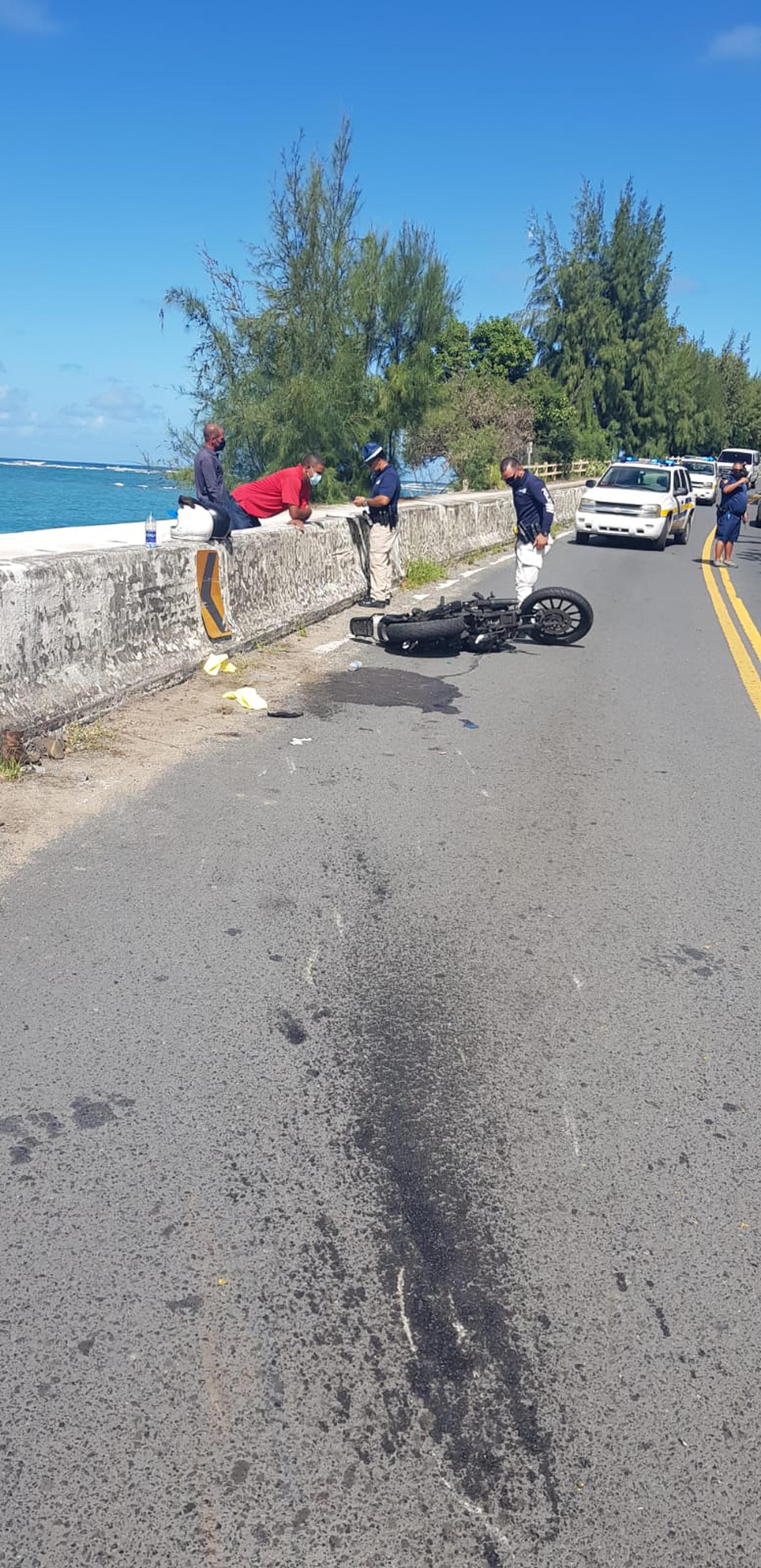 Un motociclista resultó herido tras accidentarse en la carretera PR-187 en Isla Verde, informó el Negociado de Patrullas de Carreteras.