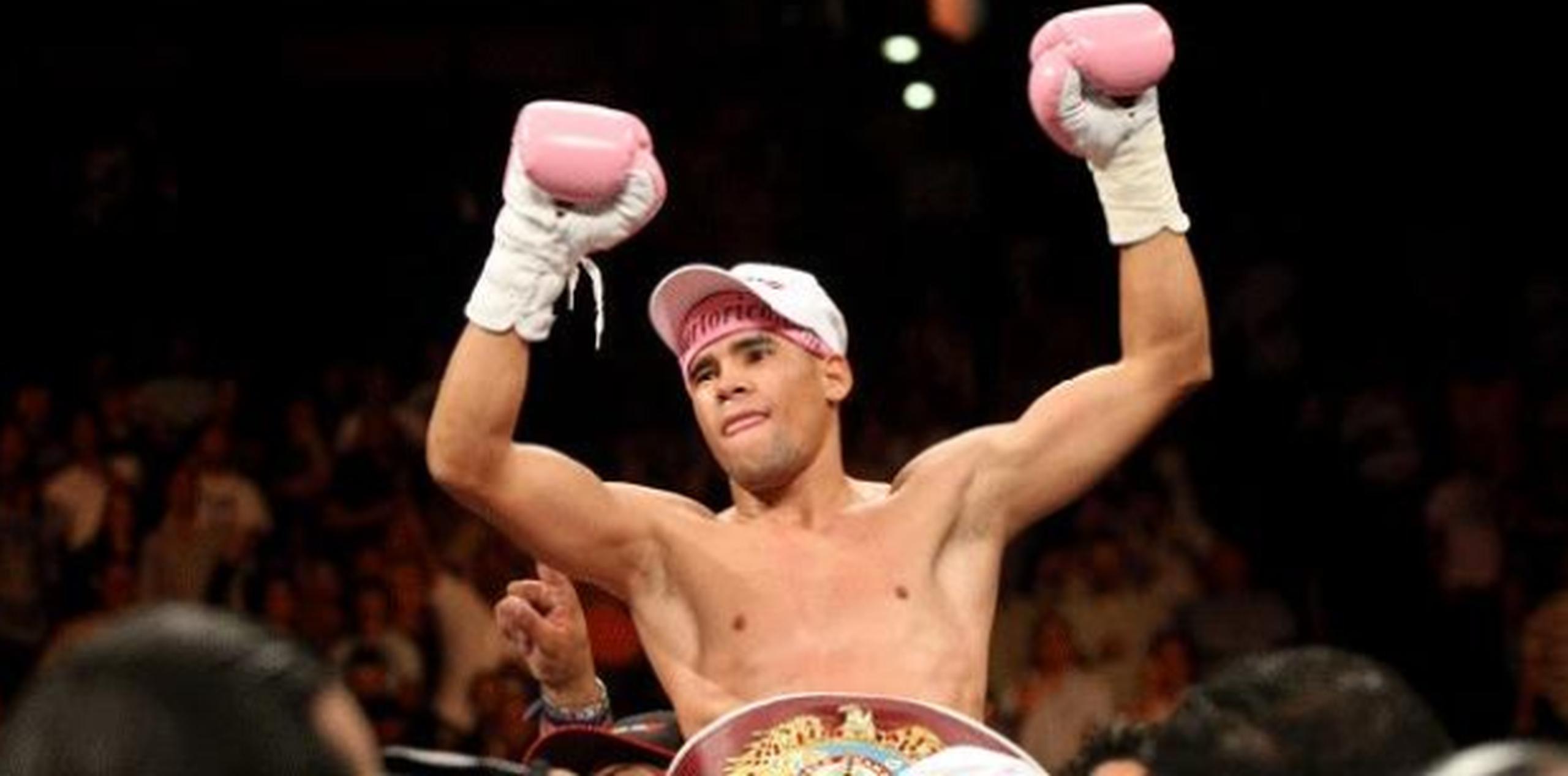 “No estoy en problemas económicos", dijo López, dos veces campeón mundial de boxeo.