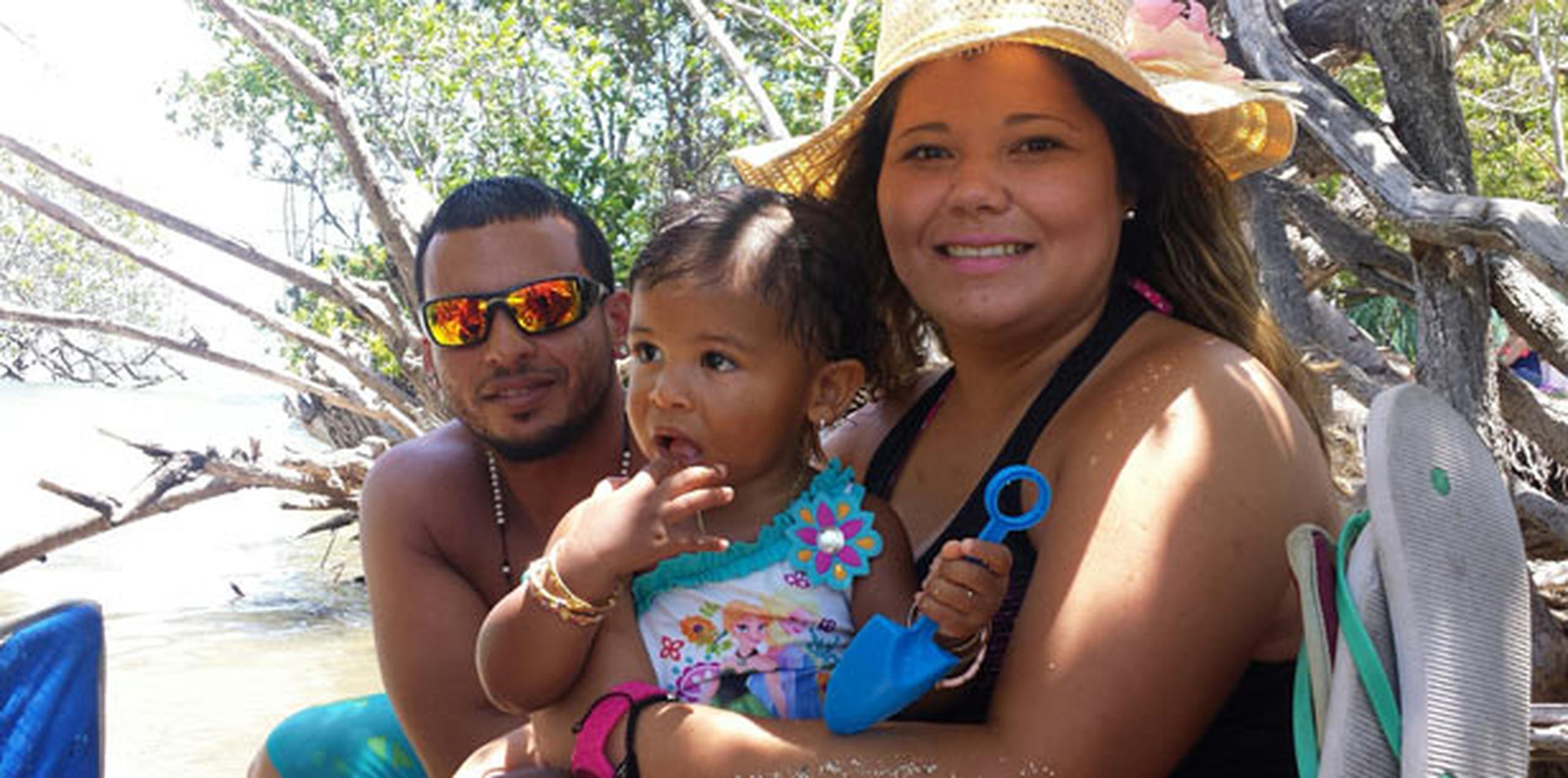 Para la familia Ortiz de Jesús el 4 de julio es sinónimo de un día libre para descansar con su pequeña Karielys. 
(mestrada@primerahora.com)