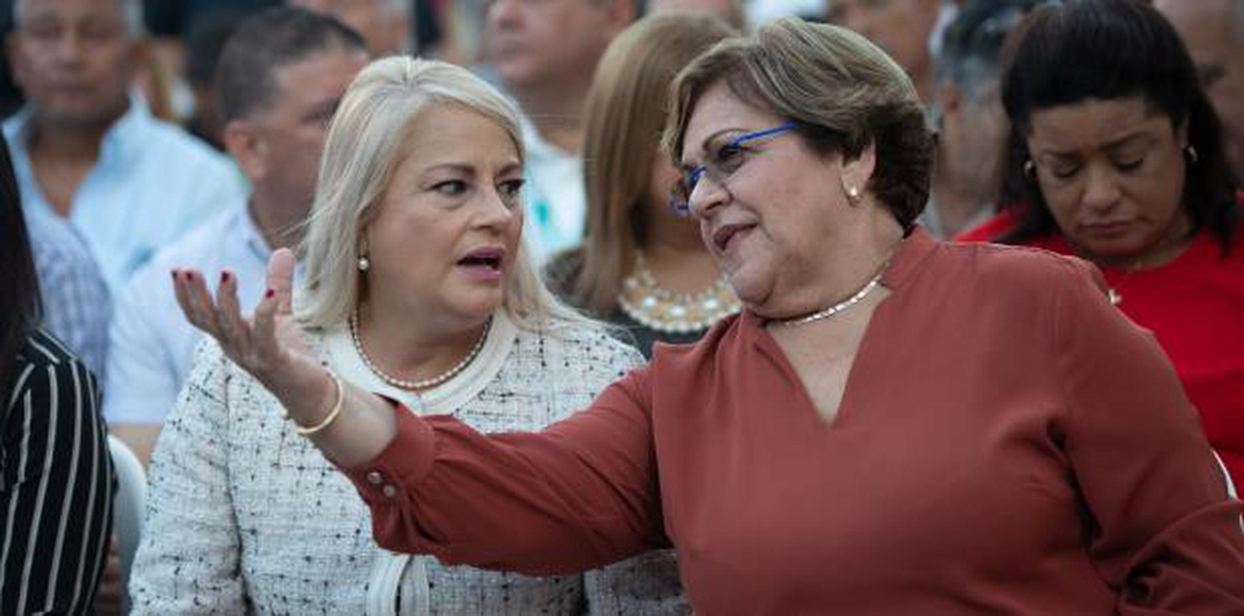 Gobernadora Wanda Vázquez y la alcaldesa María “Mayita” Meléndez (Archivo)