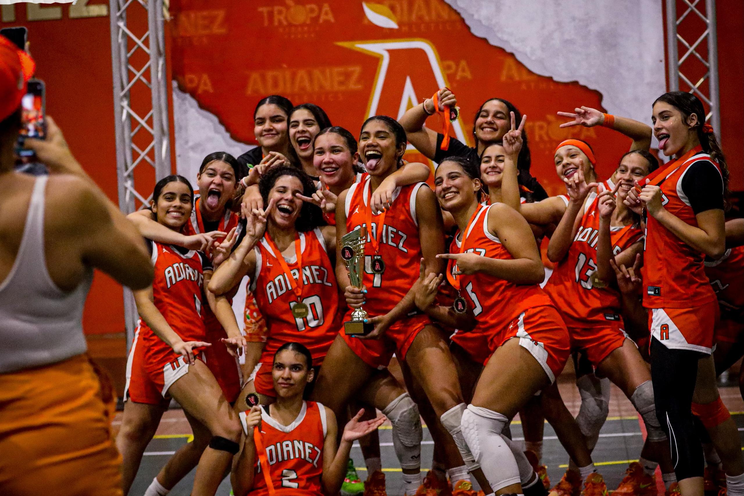El equipo senior femenino de Adianez se impuso en la categoría senior de su torneo.
