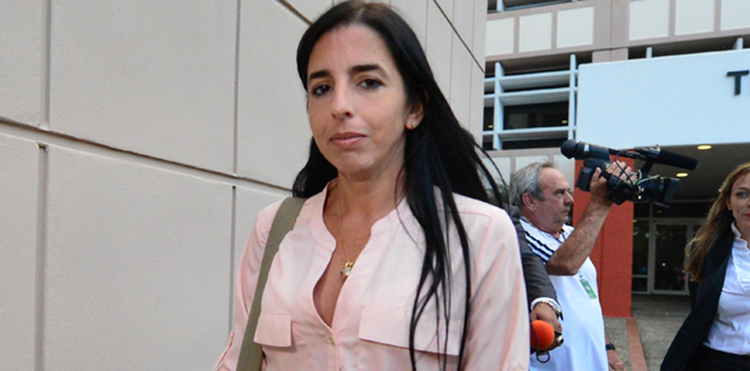 Ana Cacho se mostraba seria pero tranquila al salir del tribunal. (luis.alcaladelolmo@gfrmedia.com)