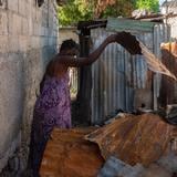 Haitianos regresan a sus casas en ruinas tras guerra entre bandas 