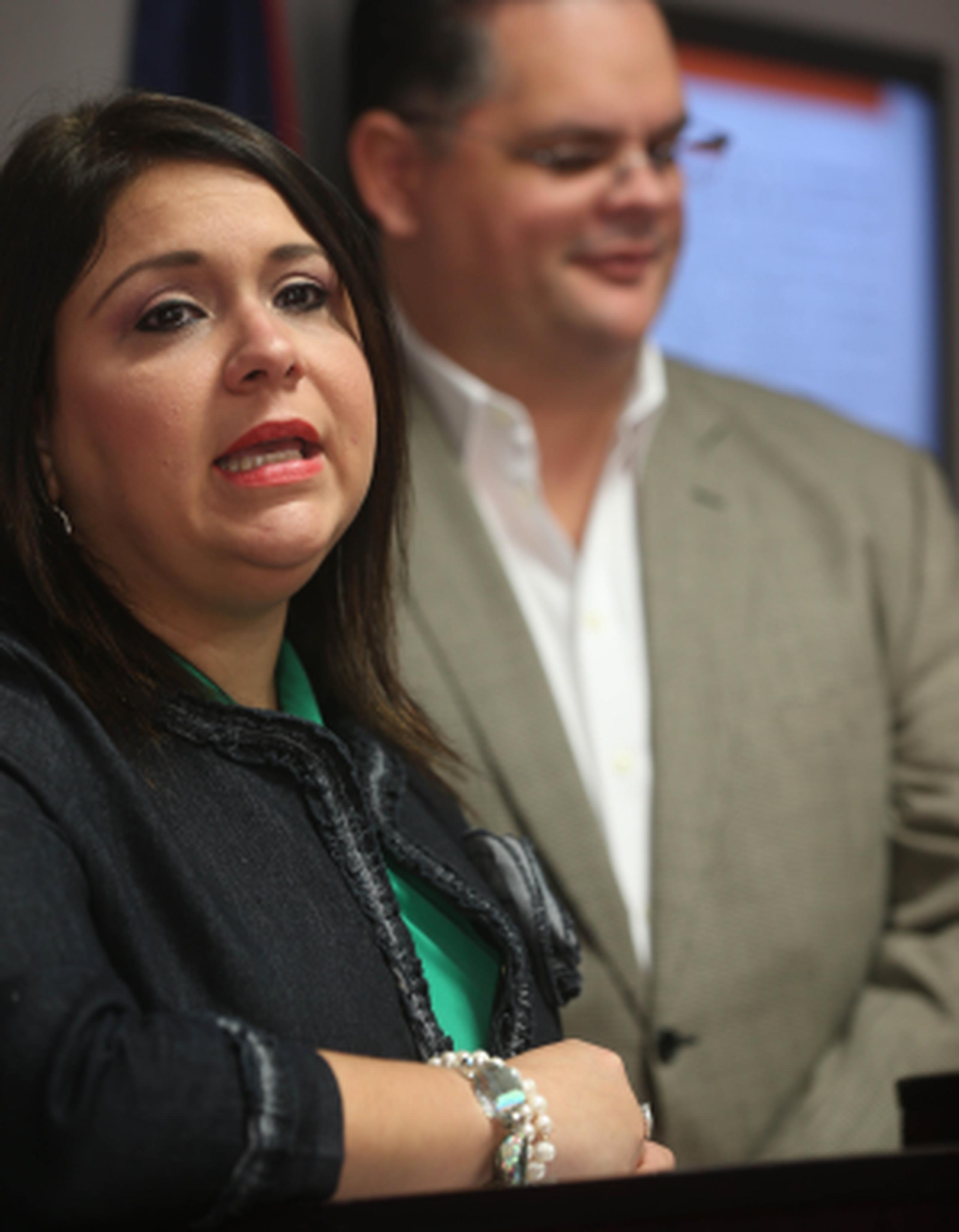 En conferencia de prensa en el Senado, Mari Tere González opinó que personal de la UPR podría estar en riesgo en estos momentos. (mariel.mejia@gfrmedia.com)