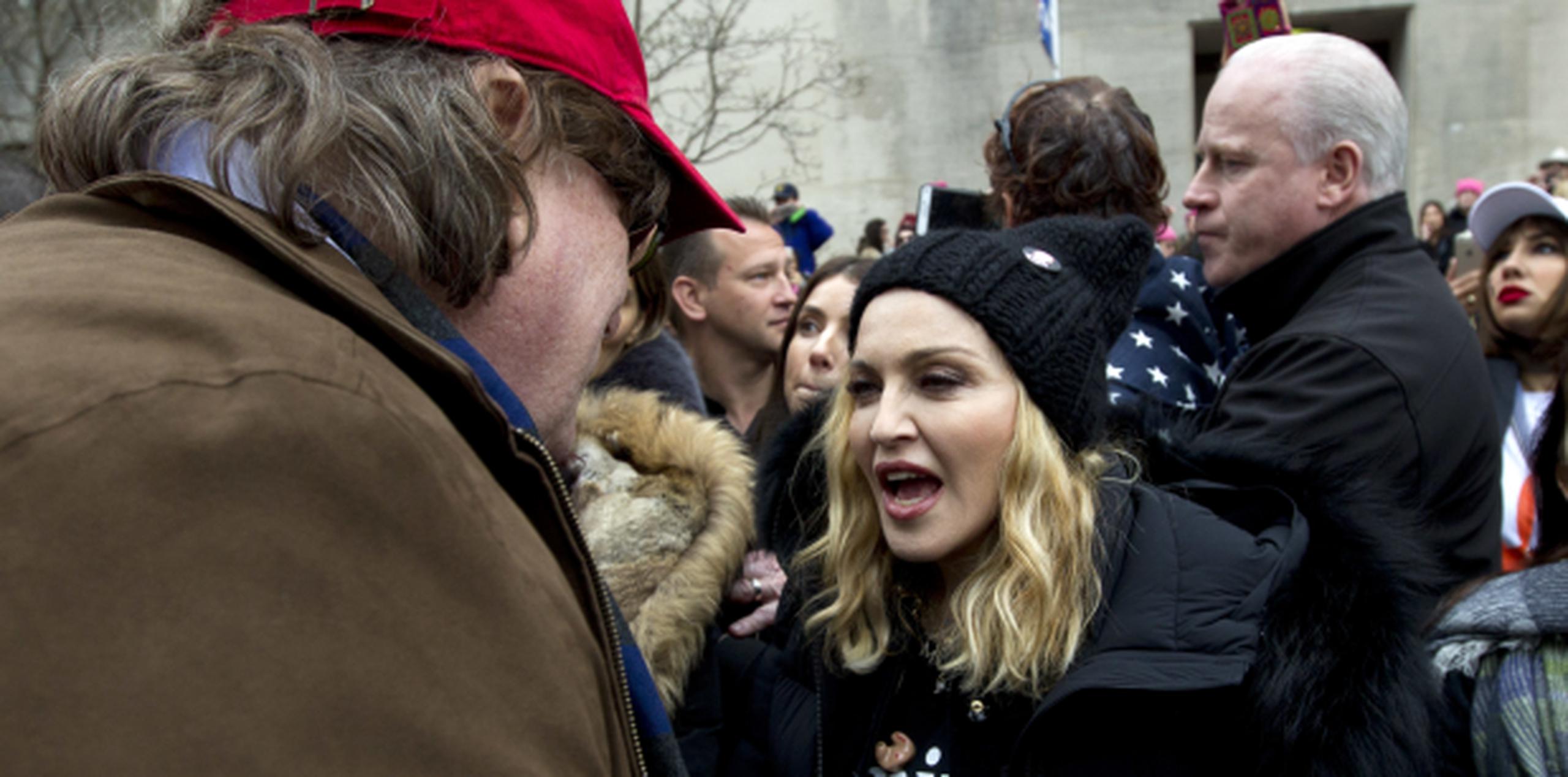 Madonna, quien coincidió con Michael Moore durante el evento, habló del peligro que corren todas las clases marginadas con la elección de Donald Trump como presidente. (AP / José Luis Magana)