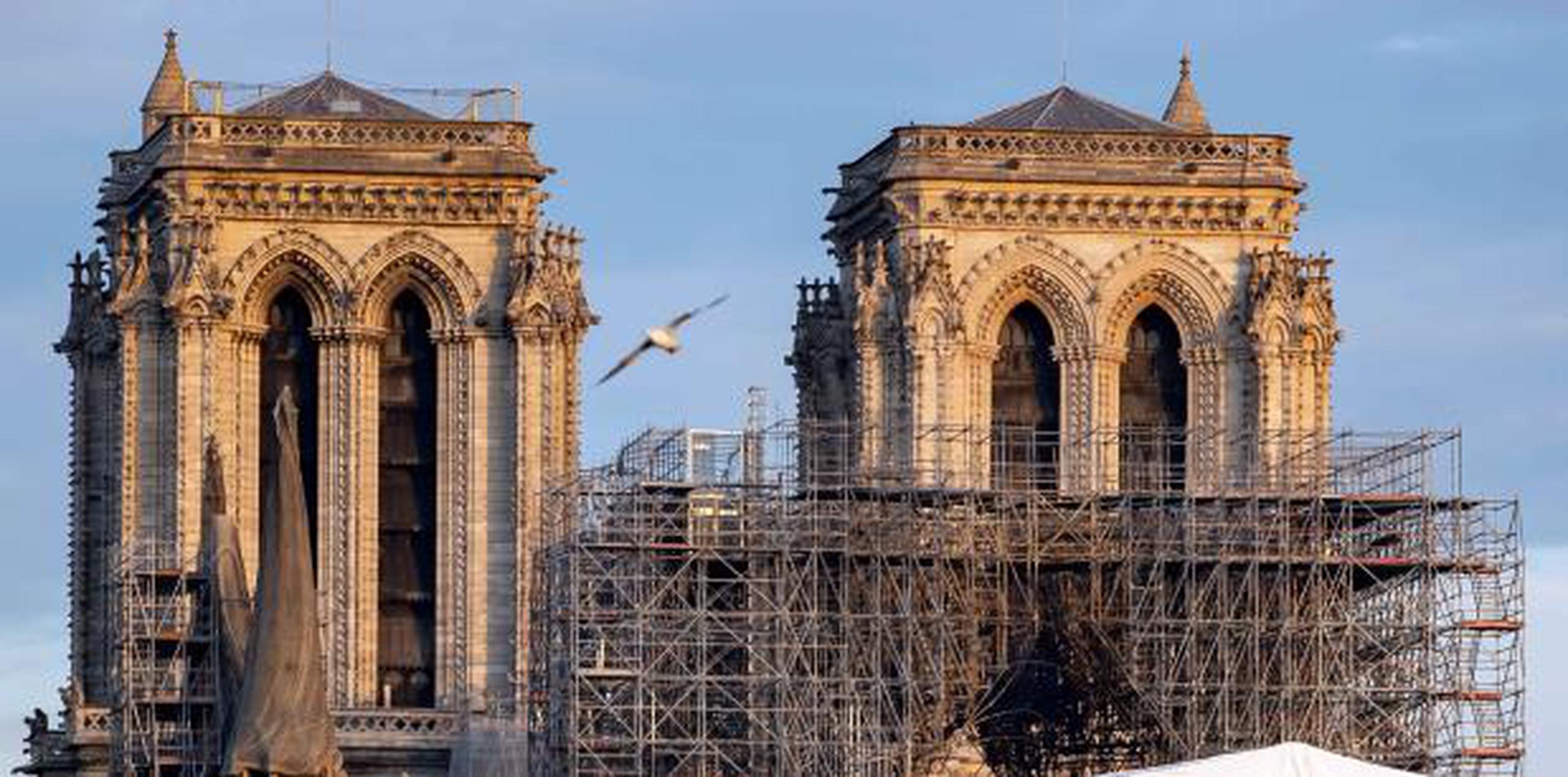 De momento, las donaciones y promesas para la restauración de Notre Dame ascienden a $922 millones de euros. (Archivo)