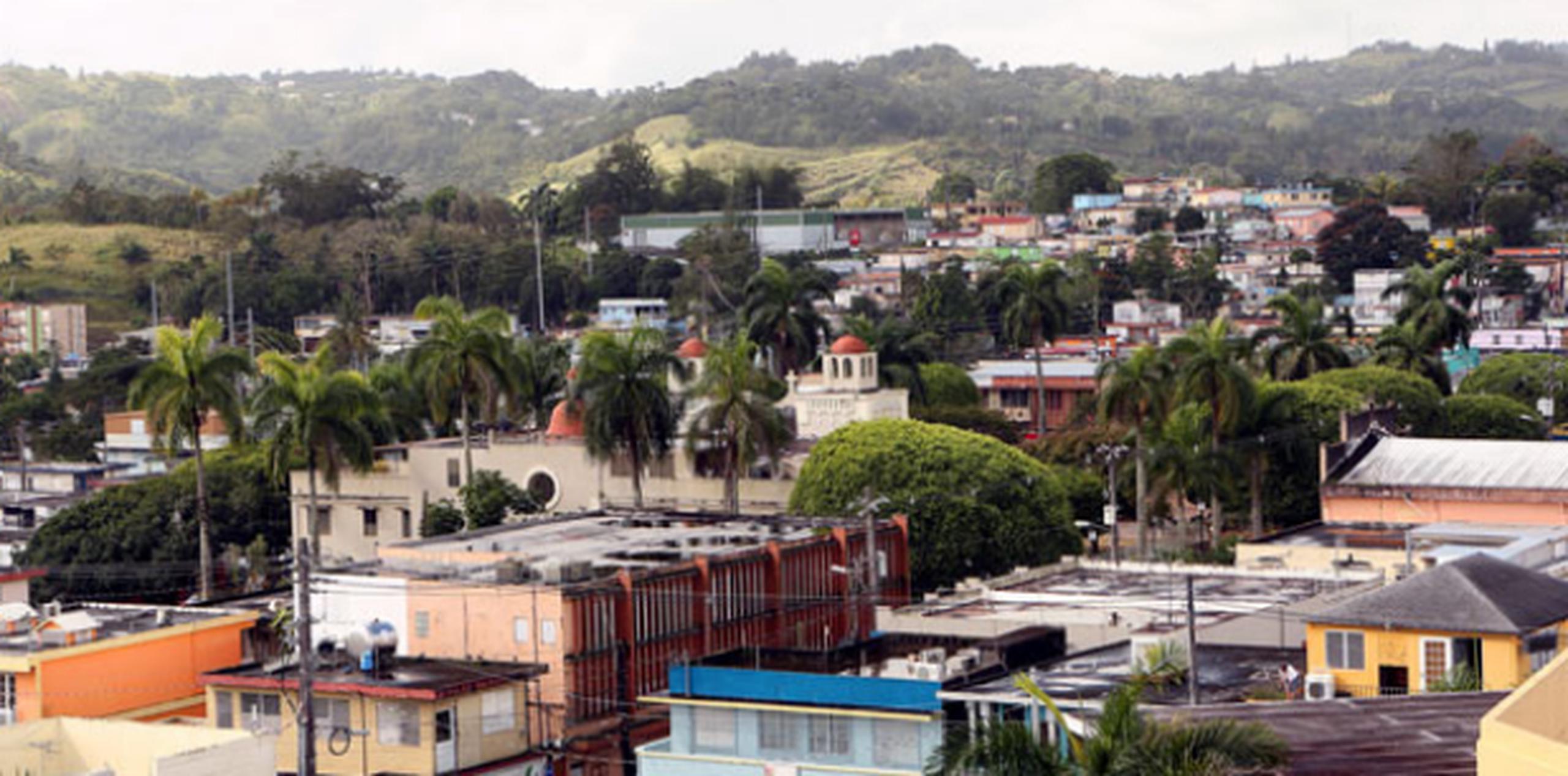 Ambos presuntamente hirieron de bala a una mujer mientras transitaba por la calle Luis Muñoz Rivera, cerca de la plaza de recreo en Caguas.(Archivo)