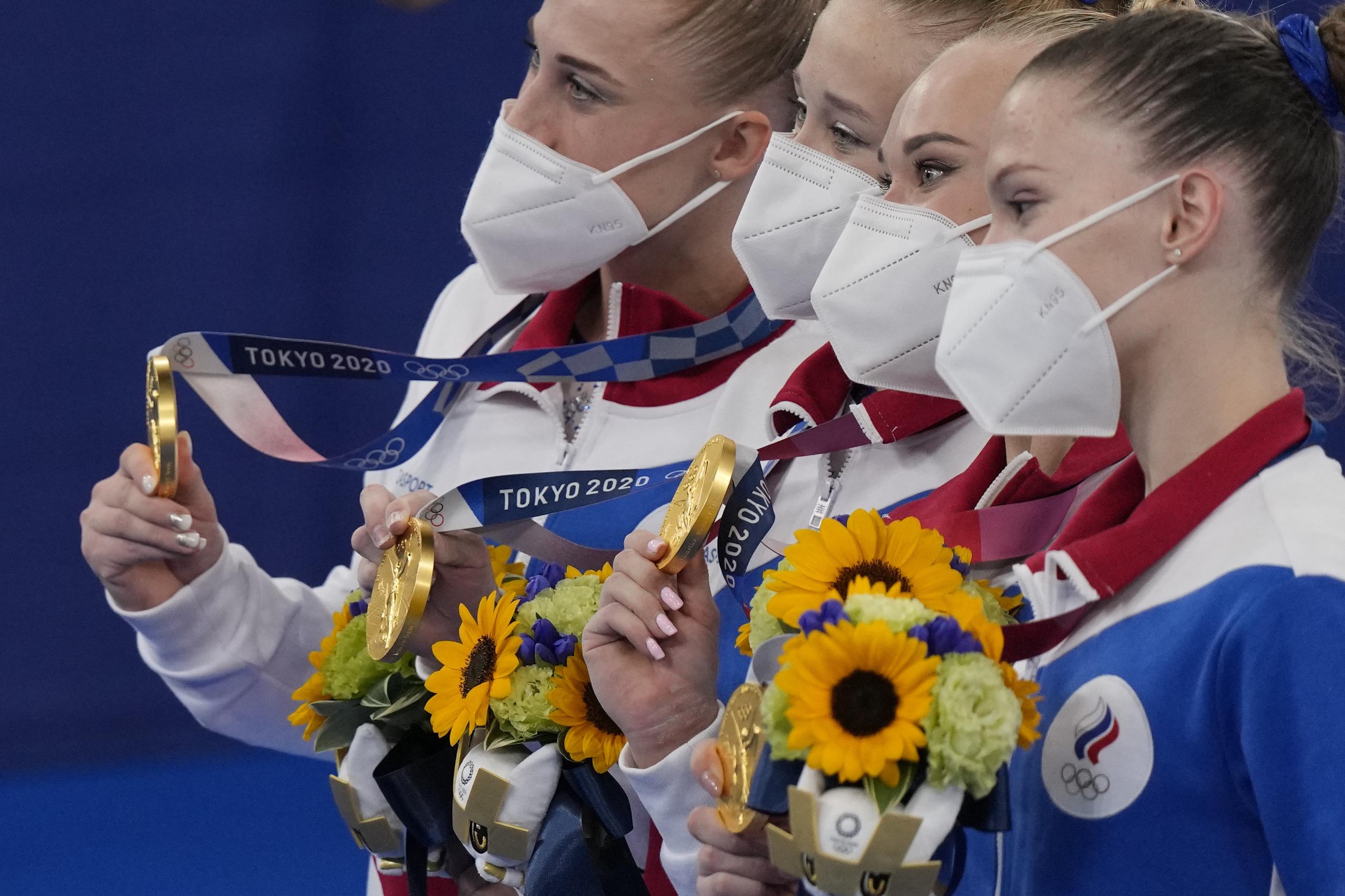 El equipo ruso que compite en Tokio 2020 bajo la bandera del Comité Olímpico de Rusia, ganó el oro por equipo en la gimnasia artística. Sus atletas son, desde la izquierda, Liliia Akhaimova, Viktoriia Listunova, Angelina Melnikova y Vladislava Urazova.