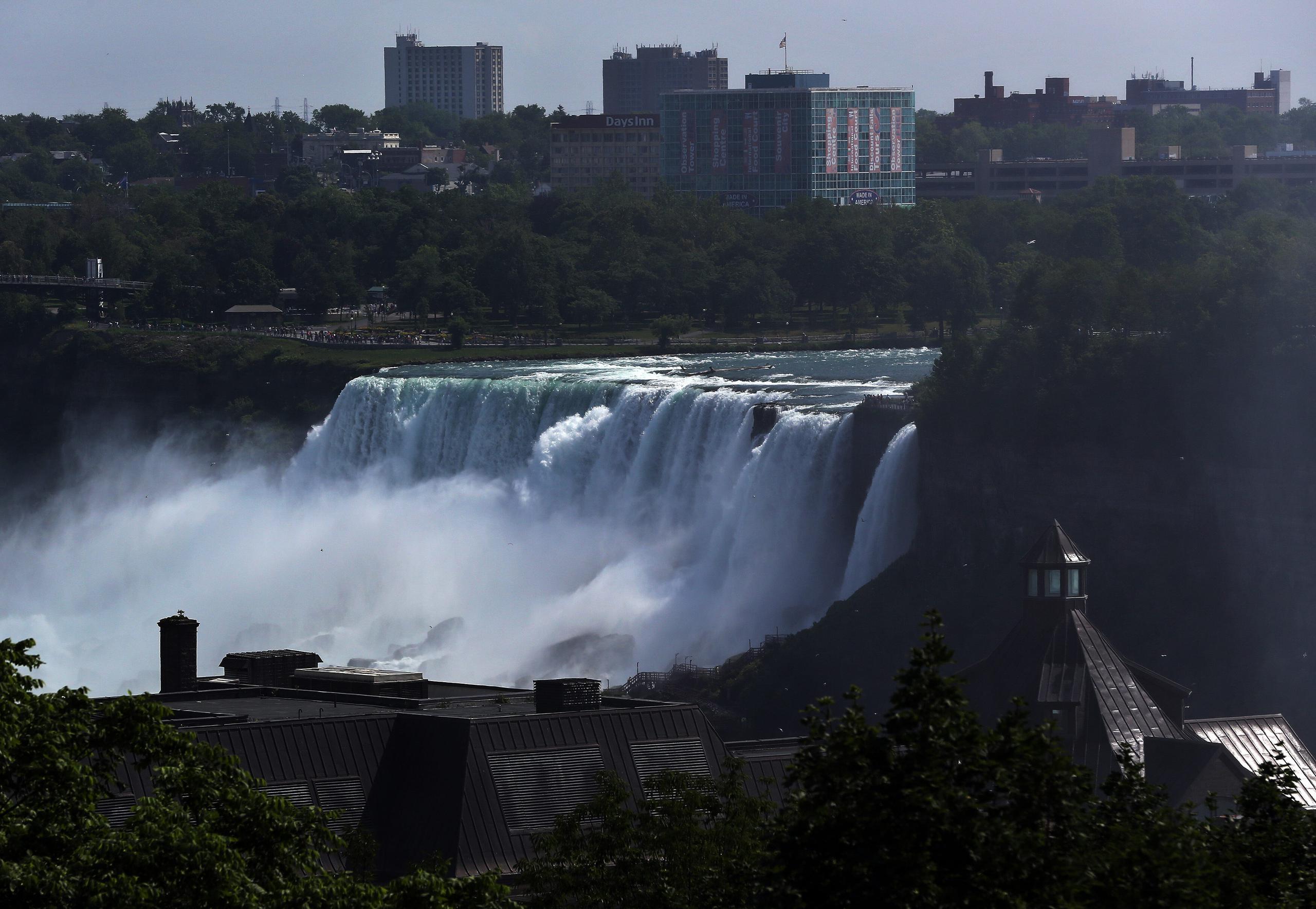 Niagara Falls es el sitio ideal para contemplar la conjunción del Sol y la Luna.